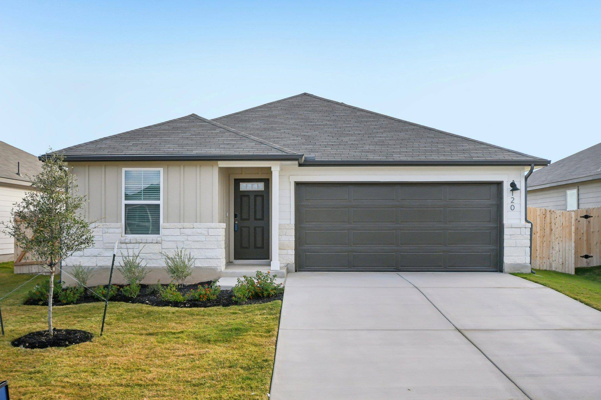 120 Honey Bee RD, Jarrell, TX 76537