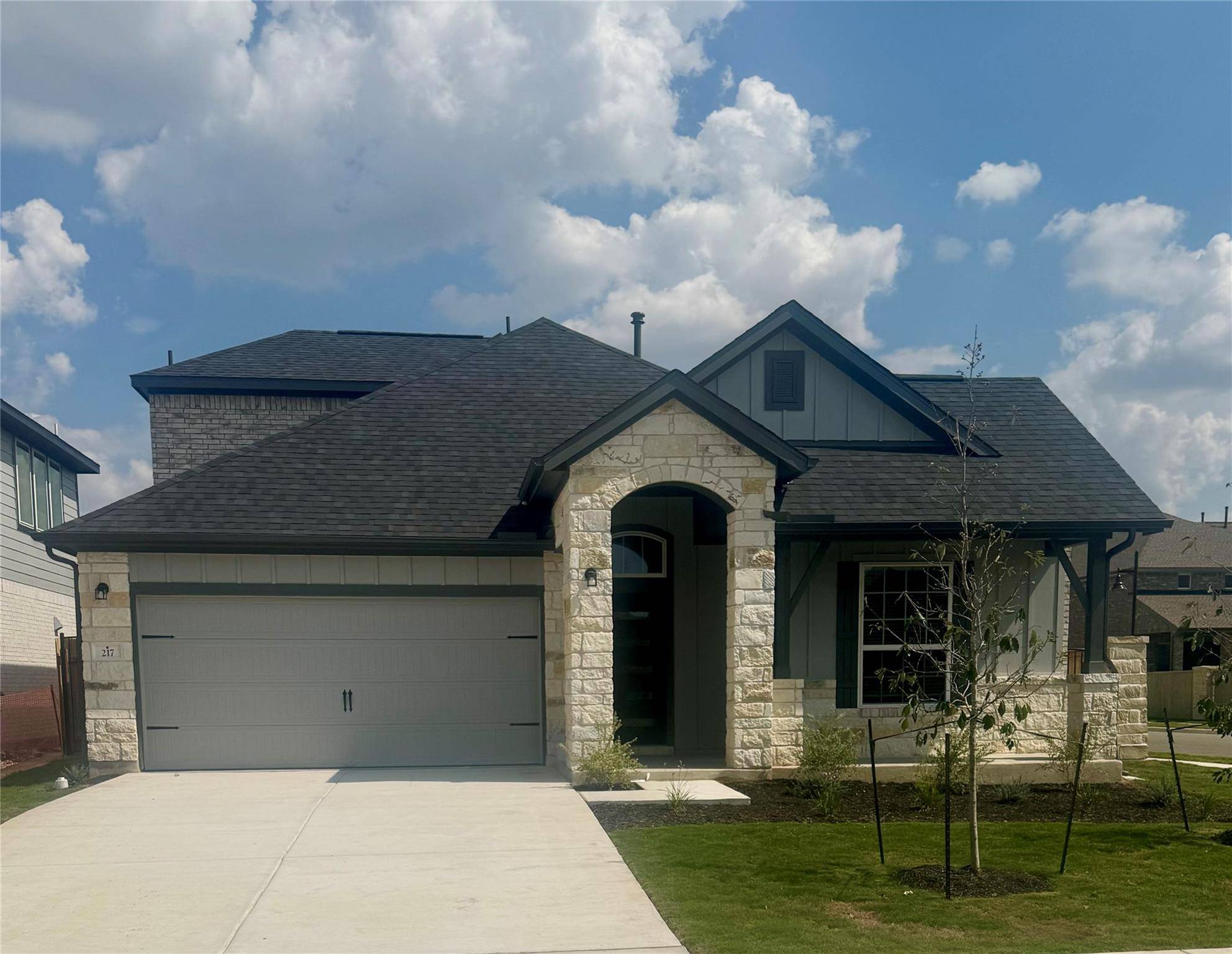 217 Hollister DR, Liberty Hill, TX 78642