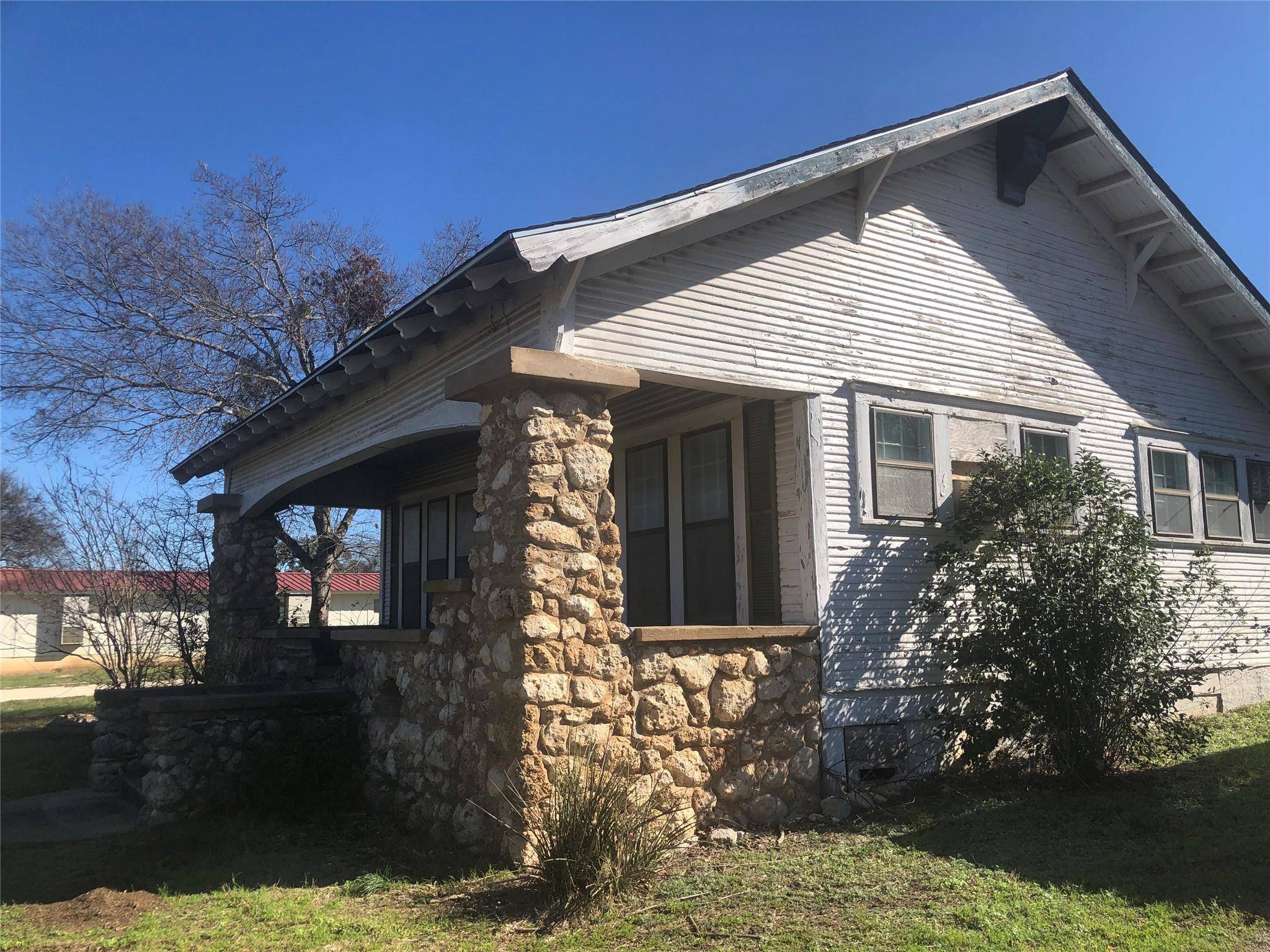 618 E Lampasas ST, Lometa, TX 76853