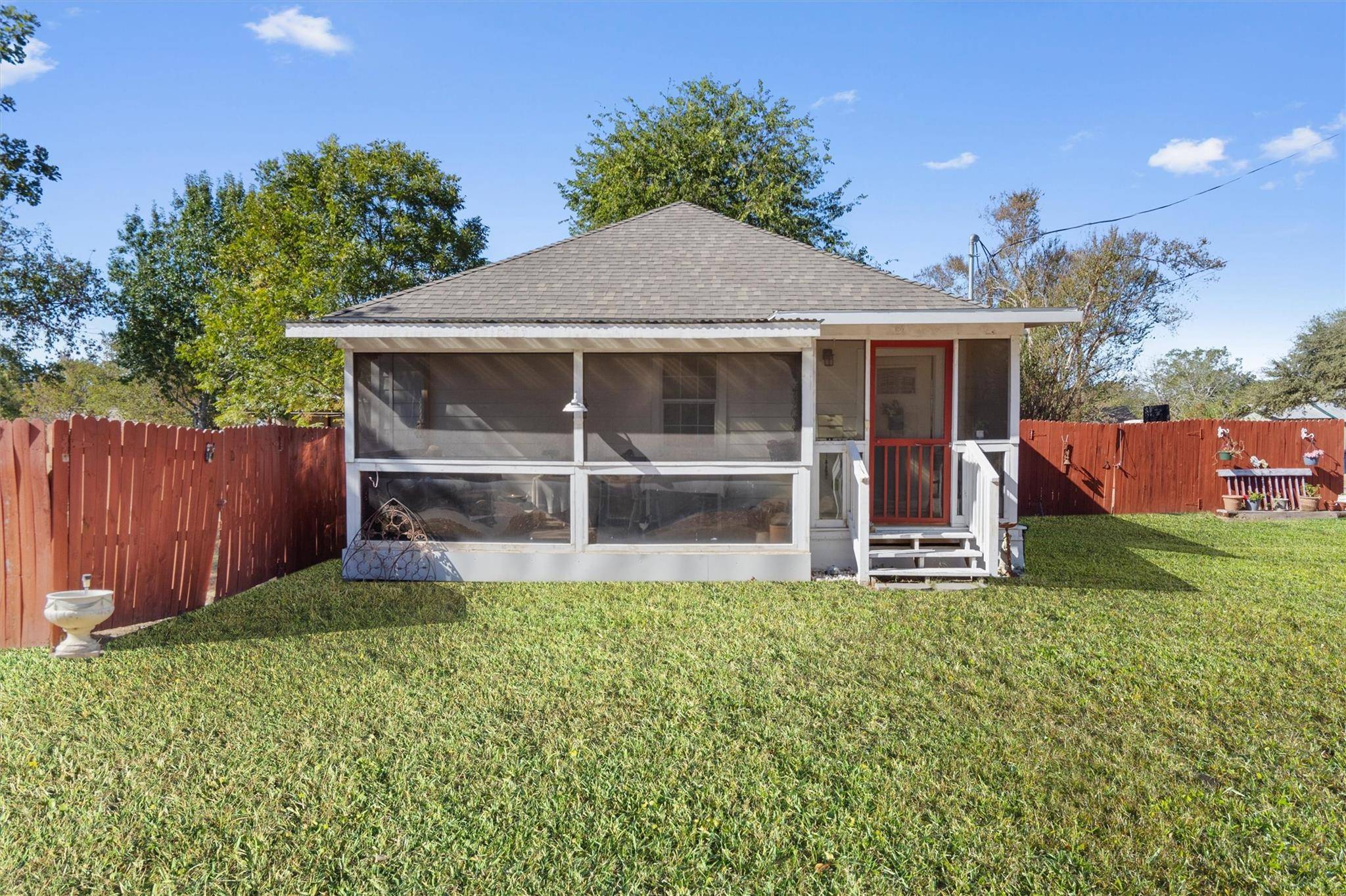322 E Hamilton Ave, Rockdale, TX 76567