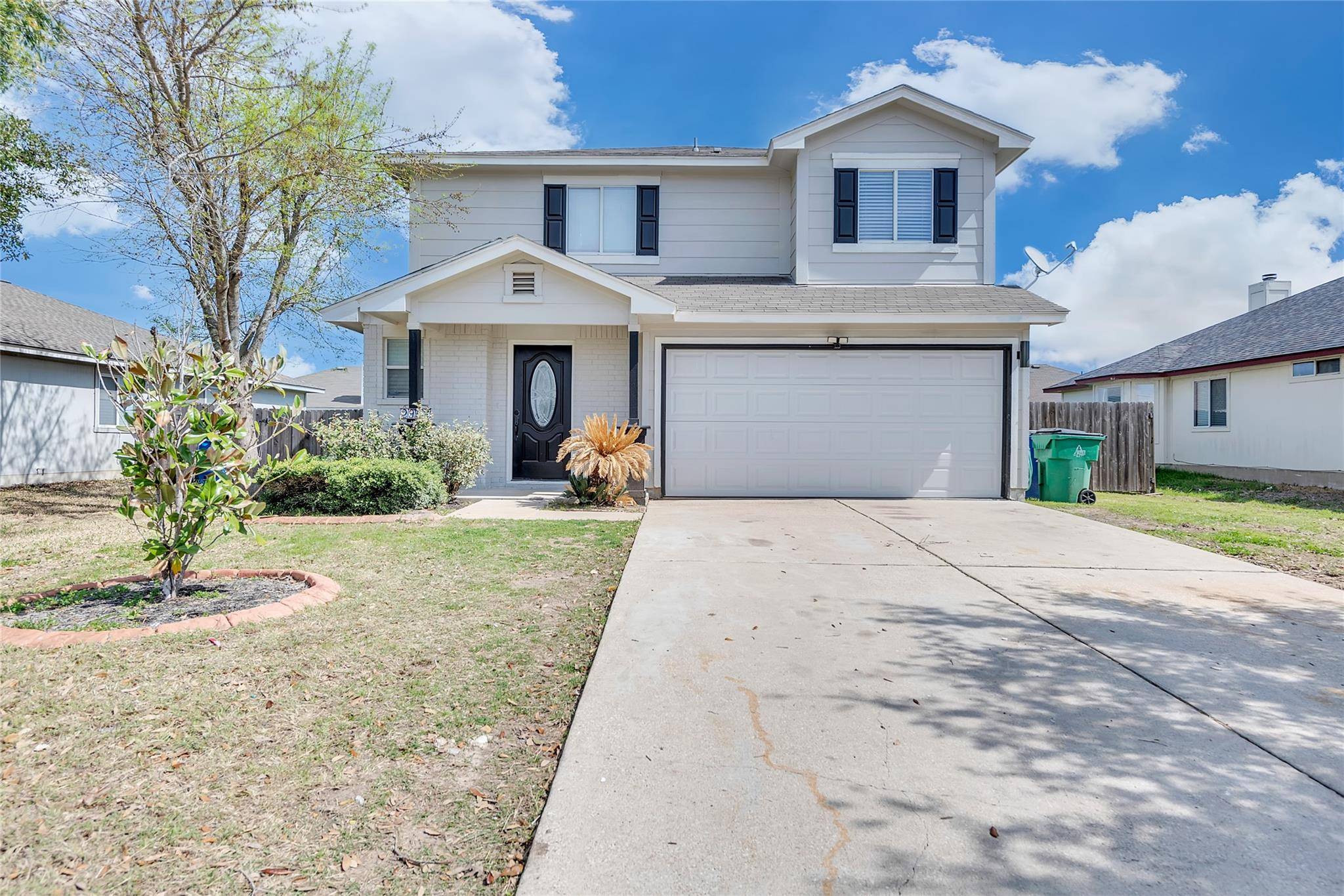 2906 Tyler LN, Taylor, TX 76574