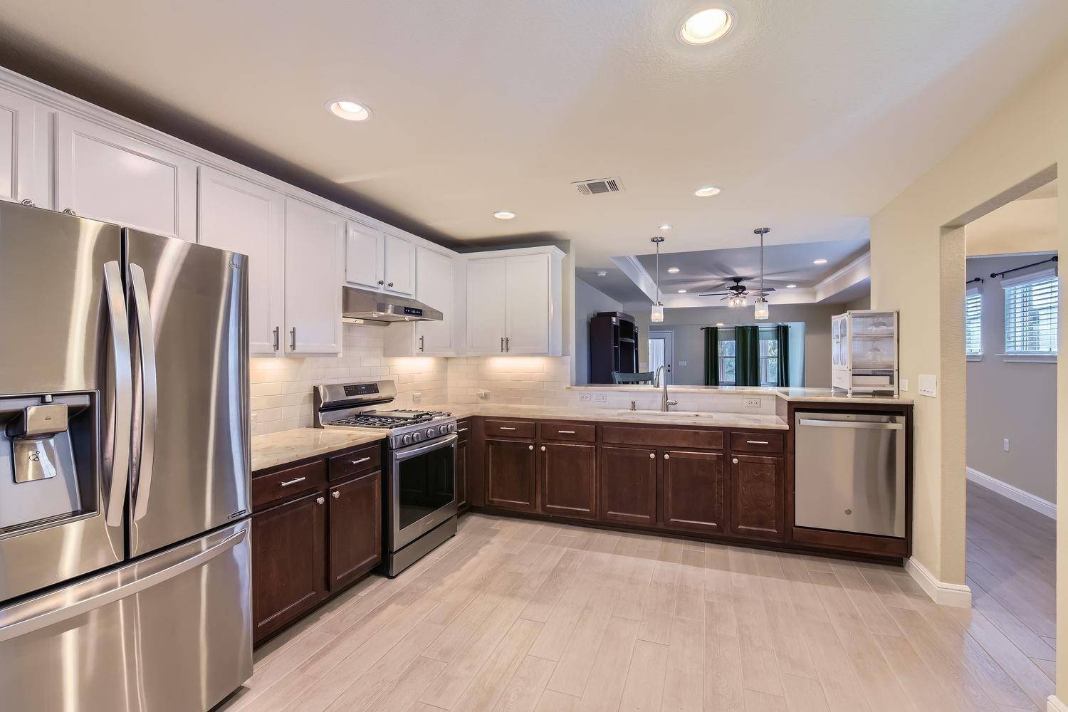 501 Holiday Creek LN, Georgetown, TX 78633