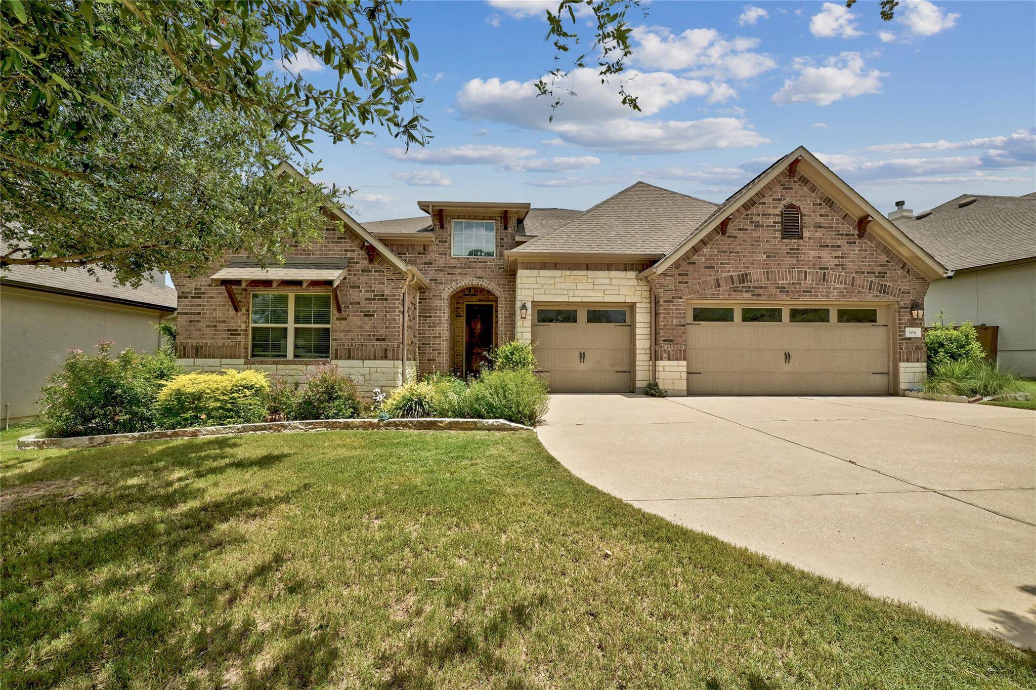 304 Wynnpage DR, Dripping Springs, TX 78620
