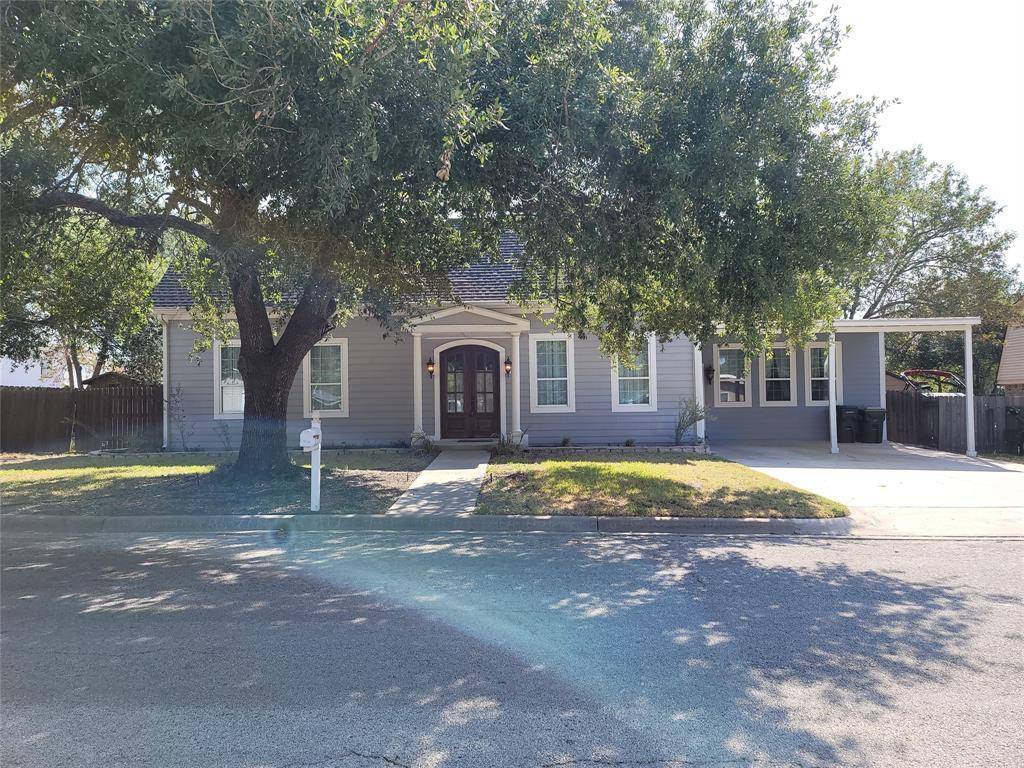 426 S Johnson Ave, Giddings, TX 78942