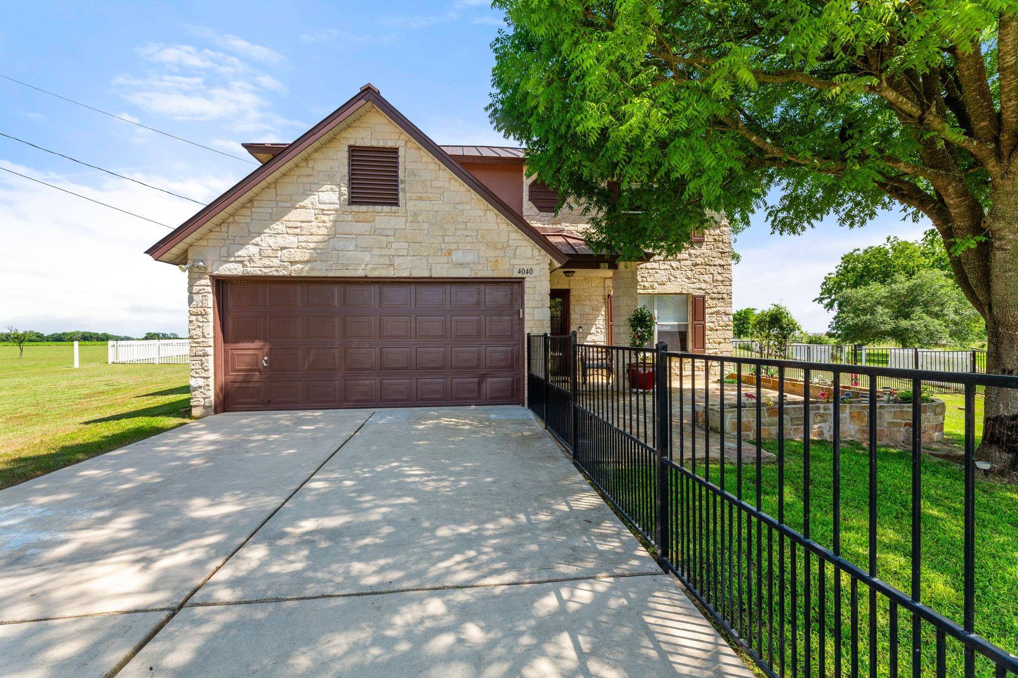4040 Grassland LN, Kyle, TX 78640