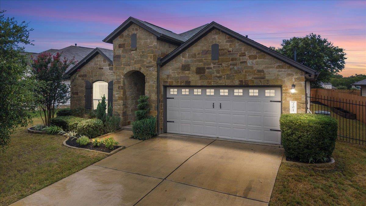 201 Little Draw LN, Leander, TX 78641
