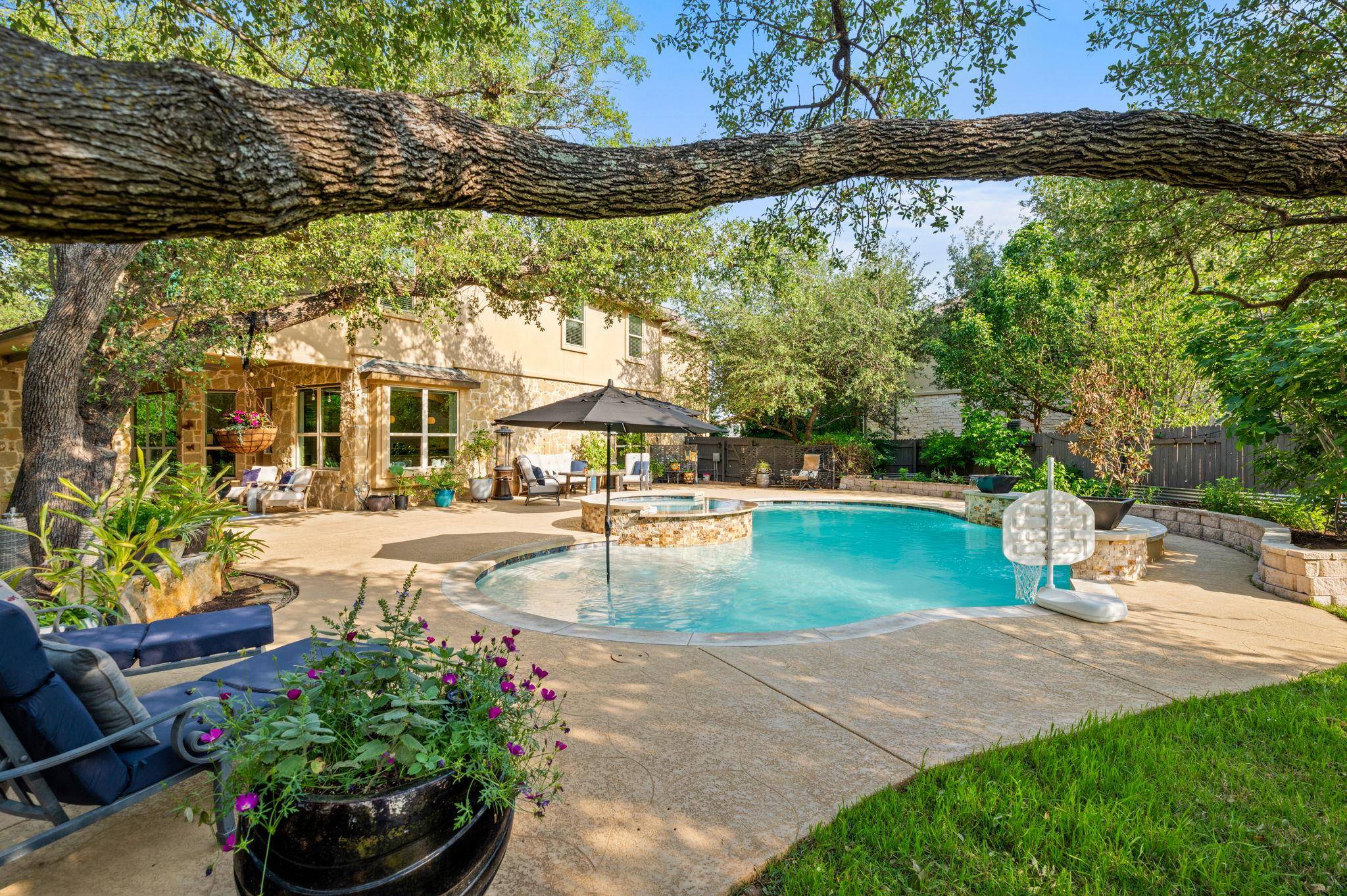 300 Apache DR, Cedar Park, TX 78613