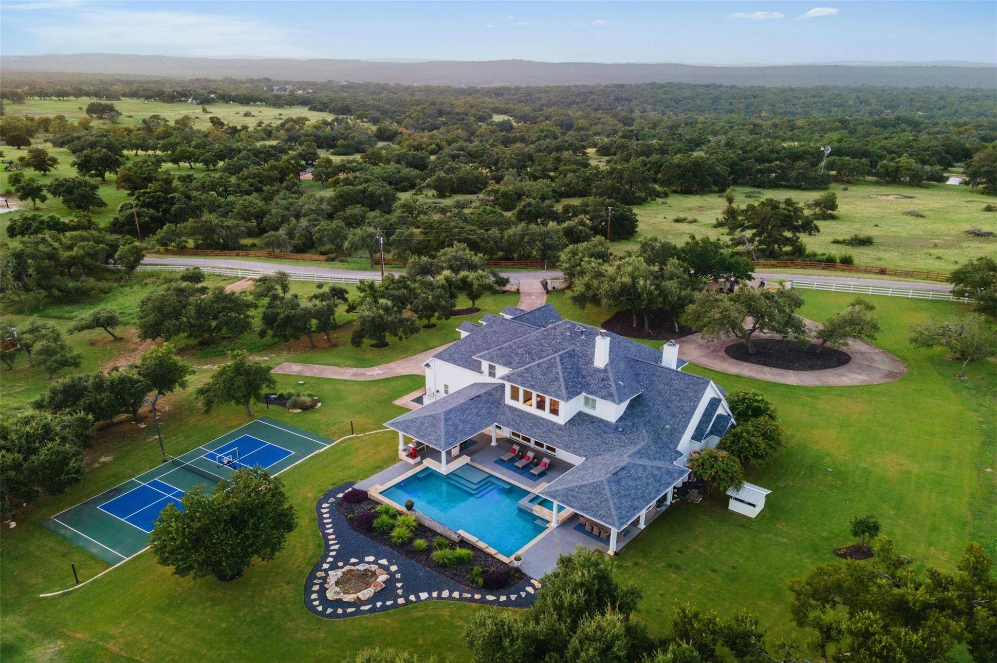 500 Autumn LN, Dripping Springs, TX 78620