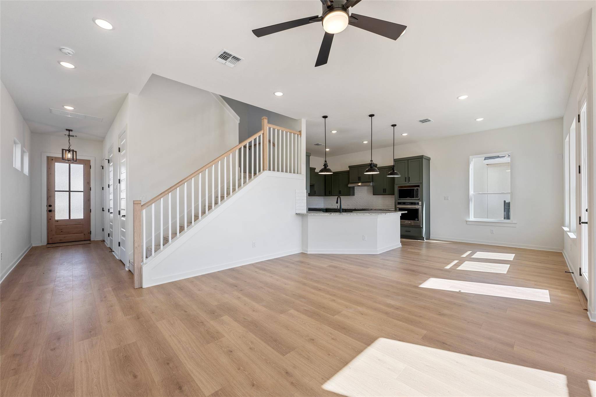 137 Monterey Oak TRL, Georgetown, TX 78628