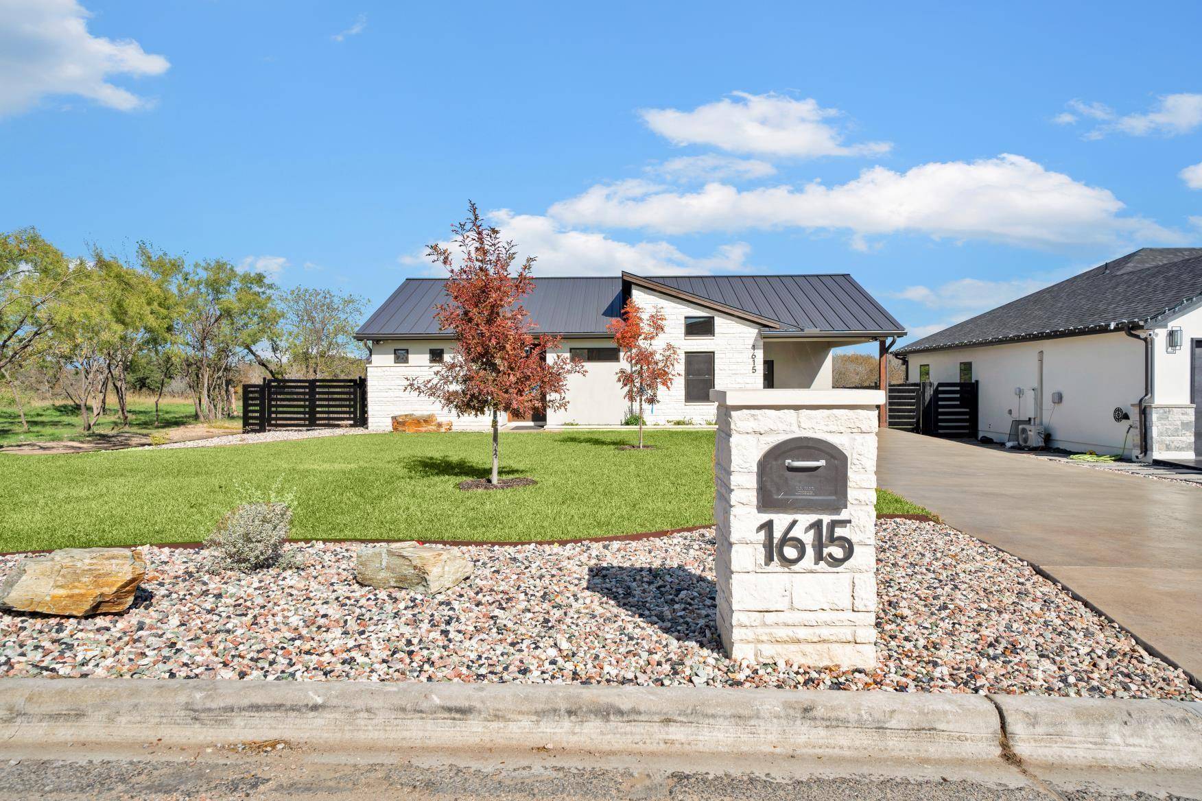 1615 Johnson ST, Marble Falls, TX 78645