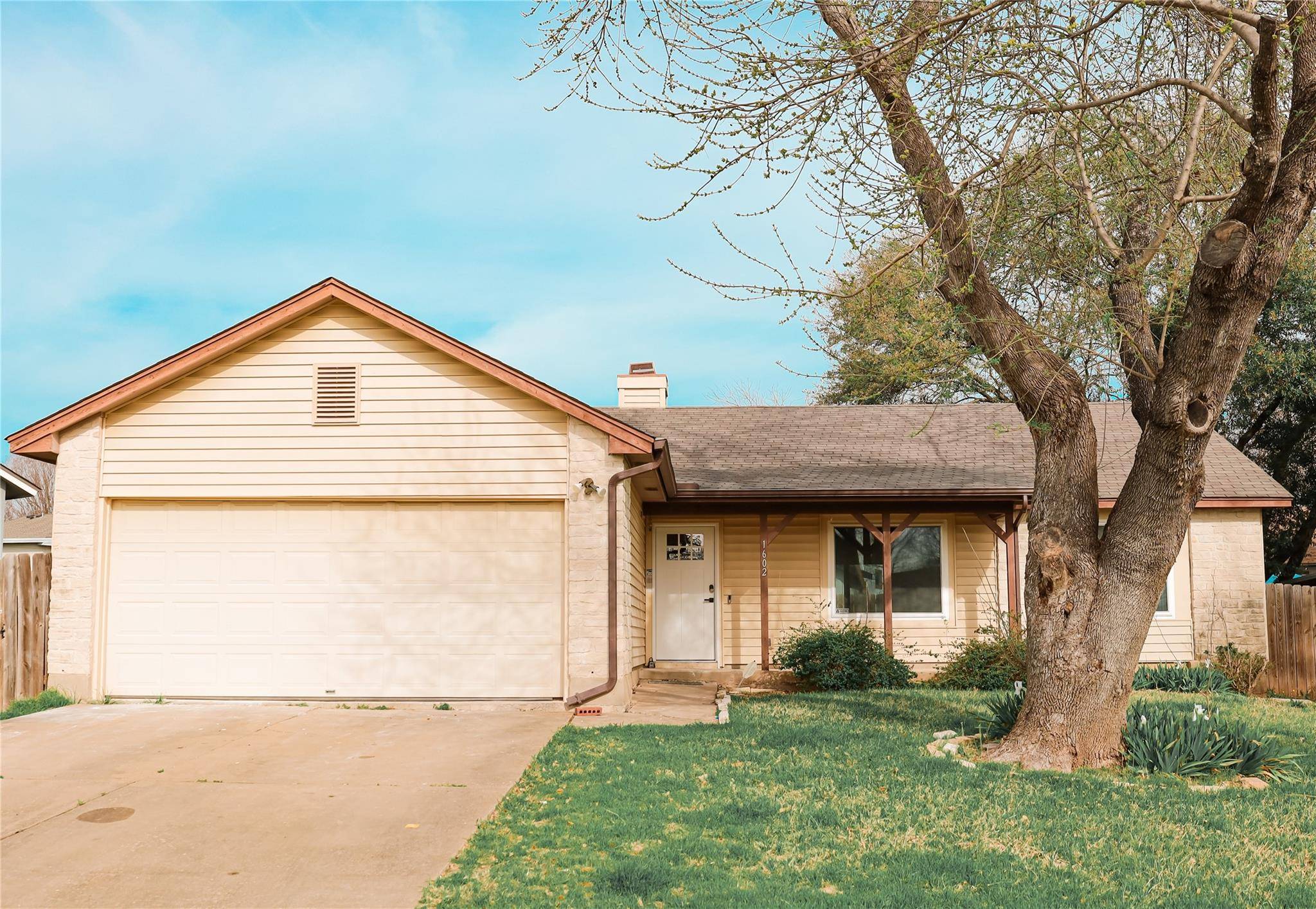 1602 HONEYSUCKLE LN, Round Rock, TX 78664