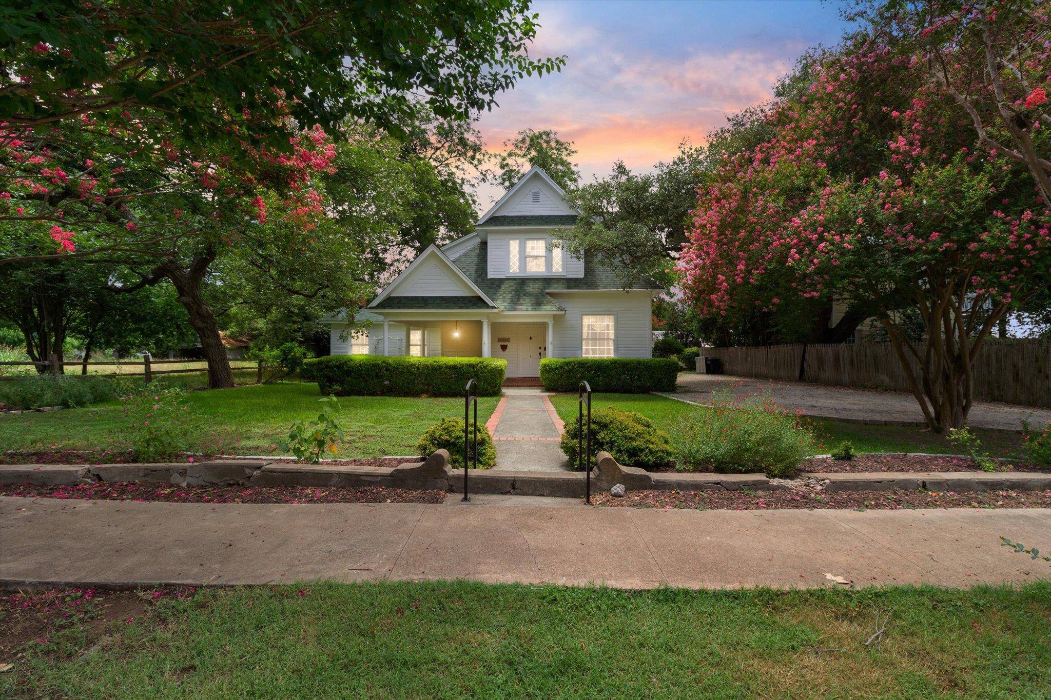 1253 W San Antonio ST, San Marcos, TX 78666