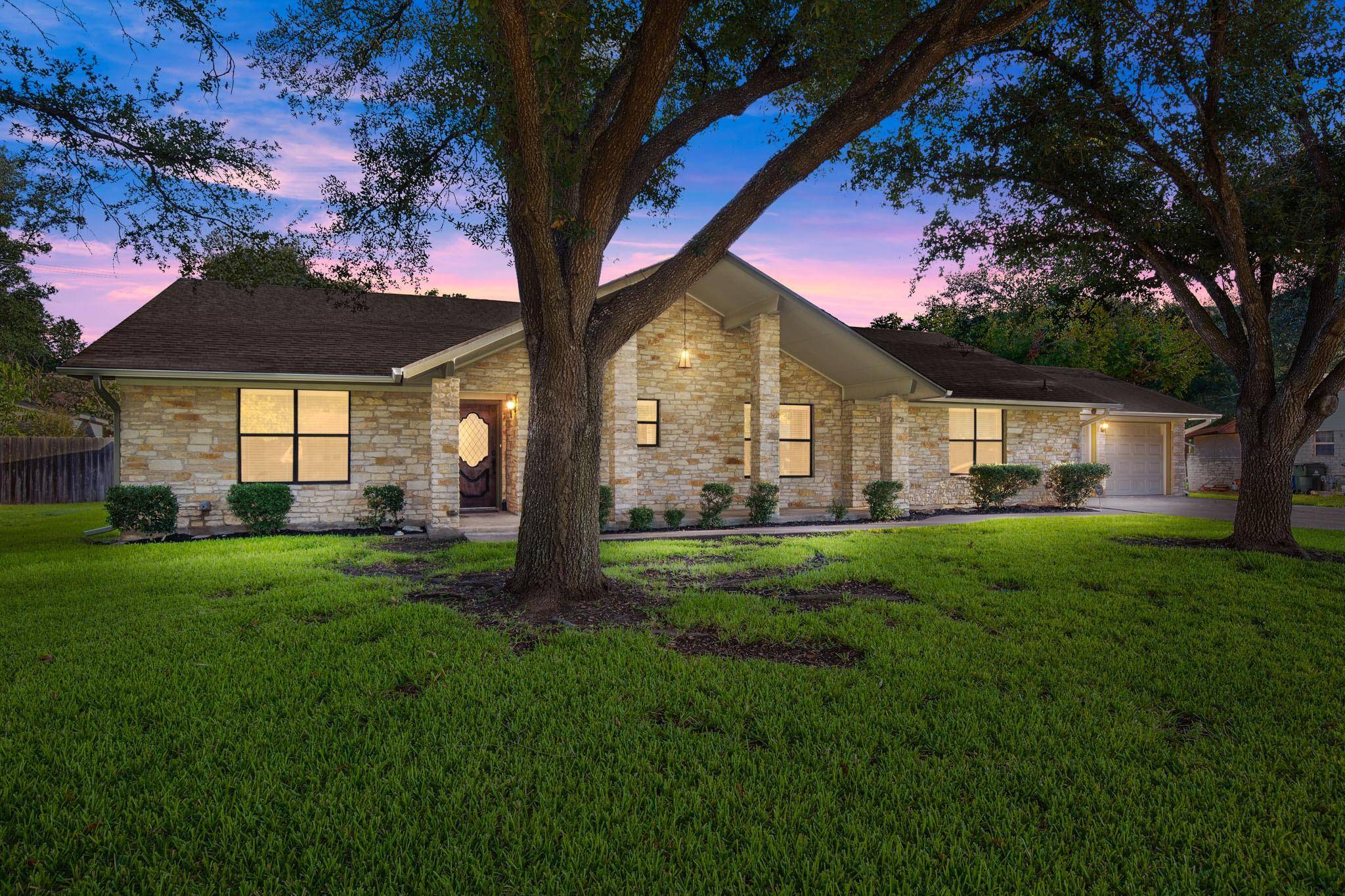 3104 N Davis ST, Taylor, TX 76574