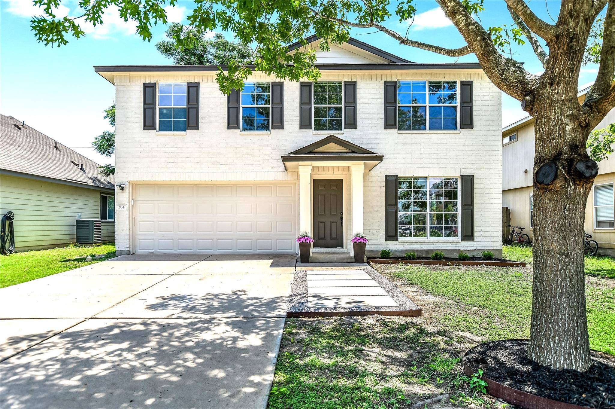 204 Whitfield ST, Hutto, TX 78634