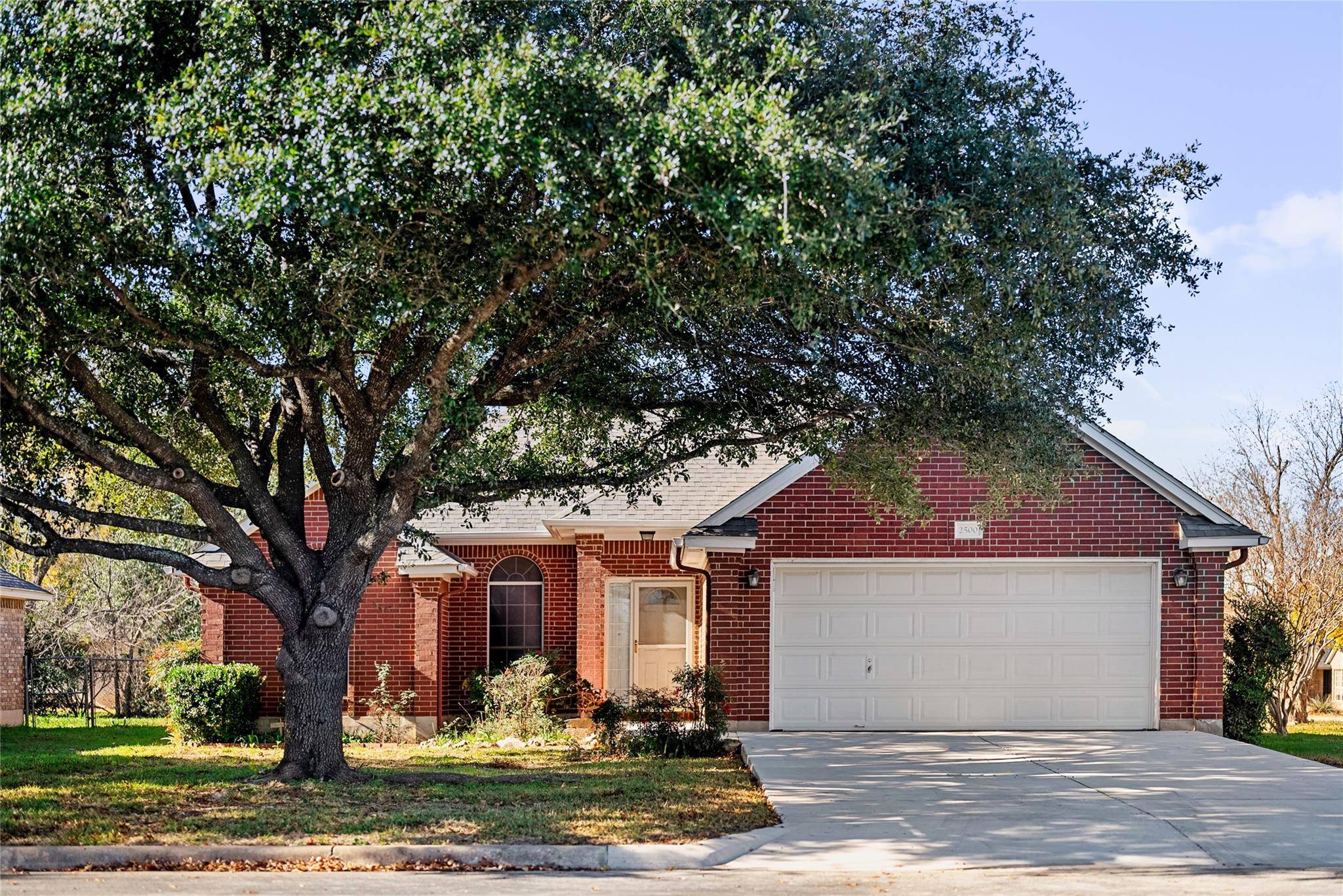 2500 Clover Valley LN, Georgetown, TX 78626