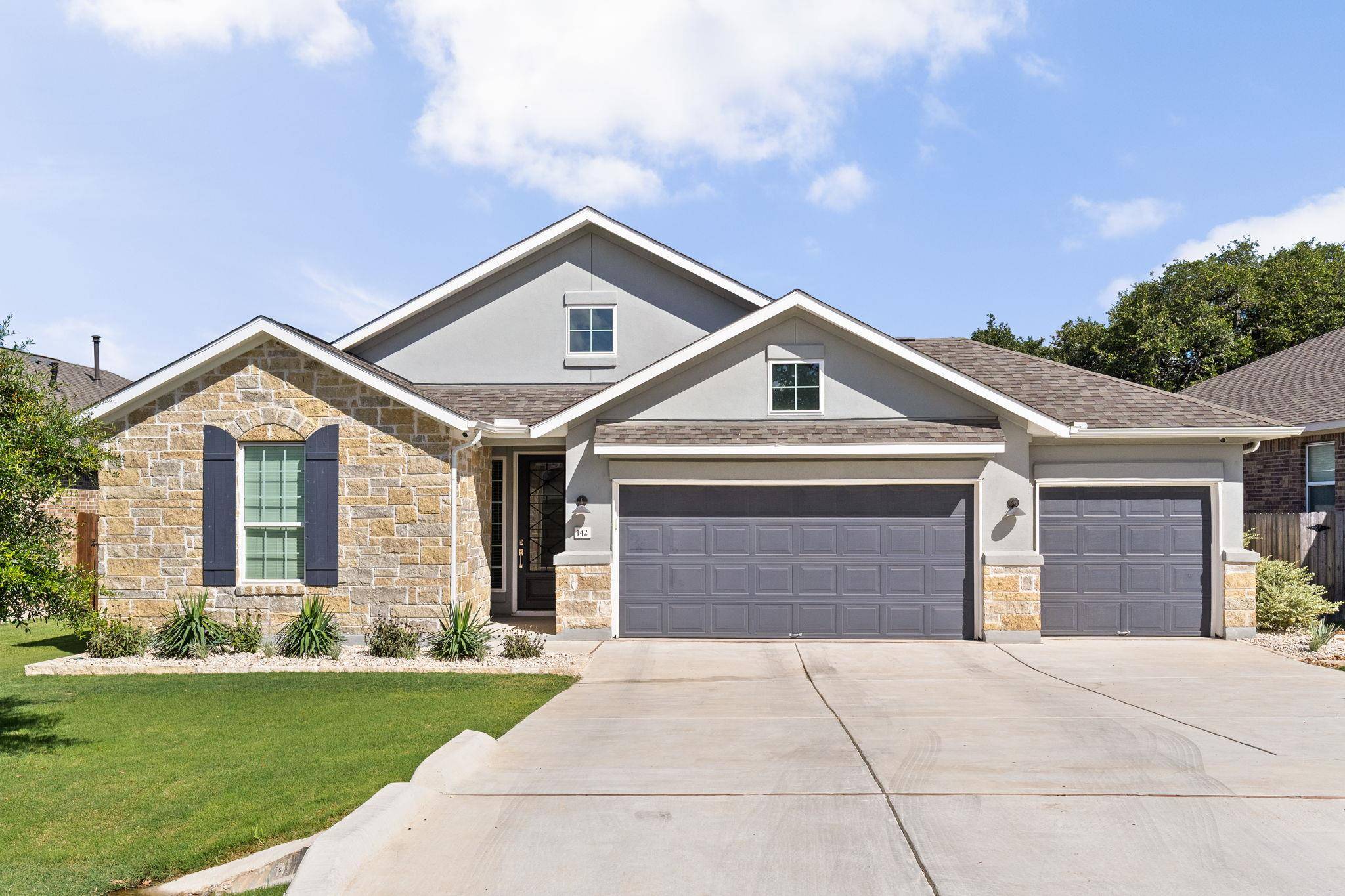 142 Yarbrough DR, Dripping Springs, TX 78620
