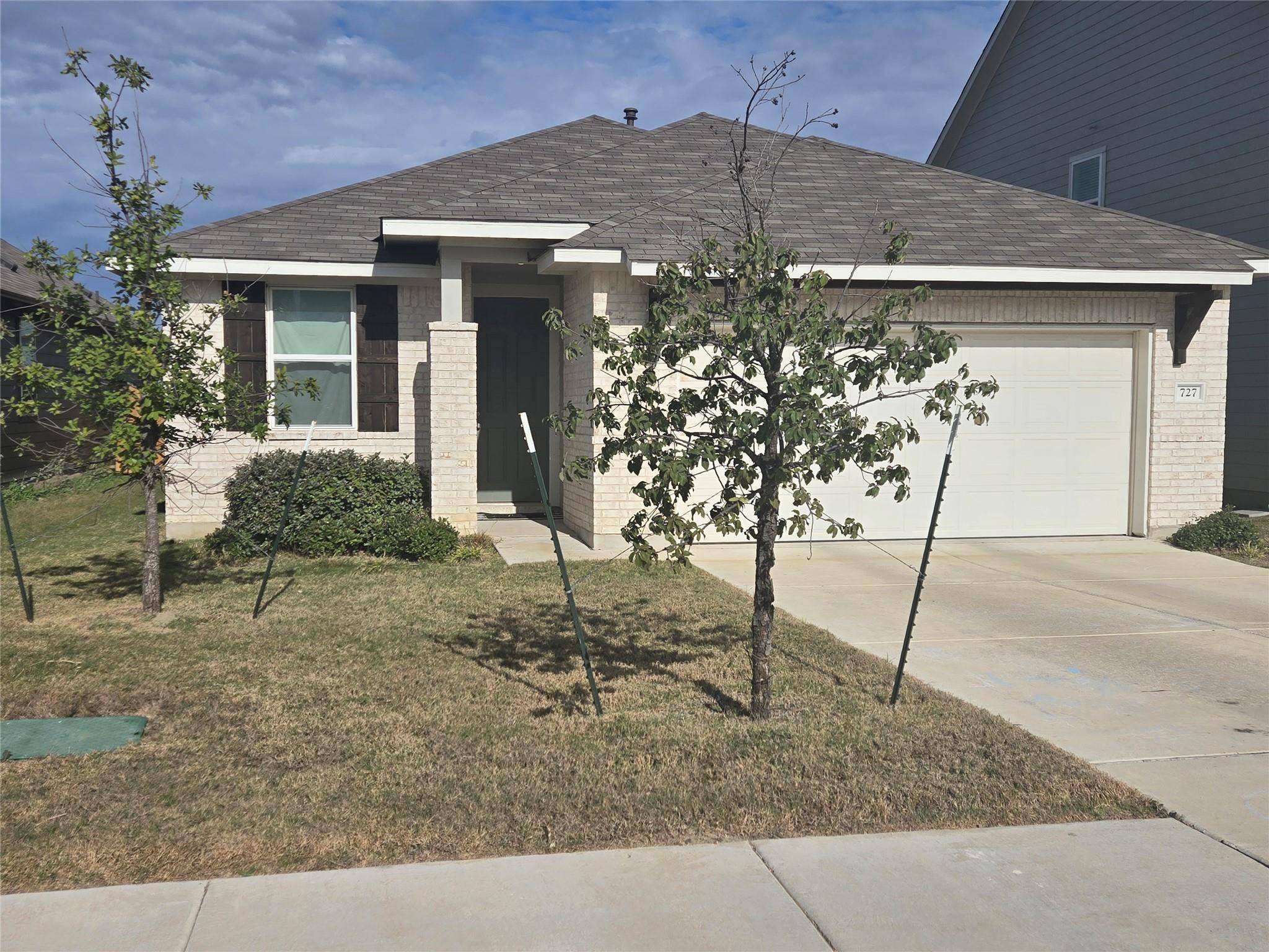 727 Gray Fox LOOP, Hutto, TX 78634