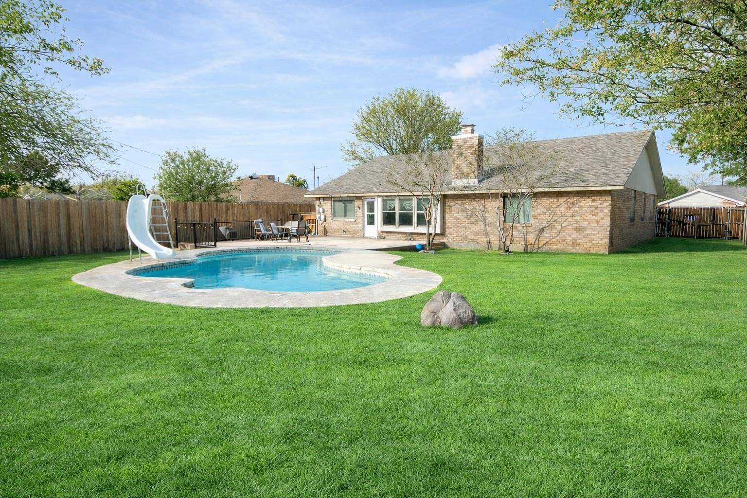 1609 Woodhill DR, Round Rock, TX 78681
