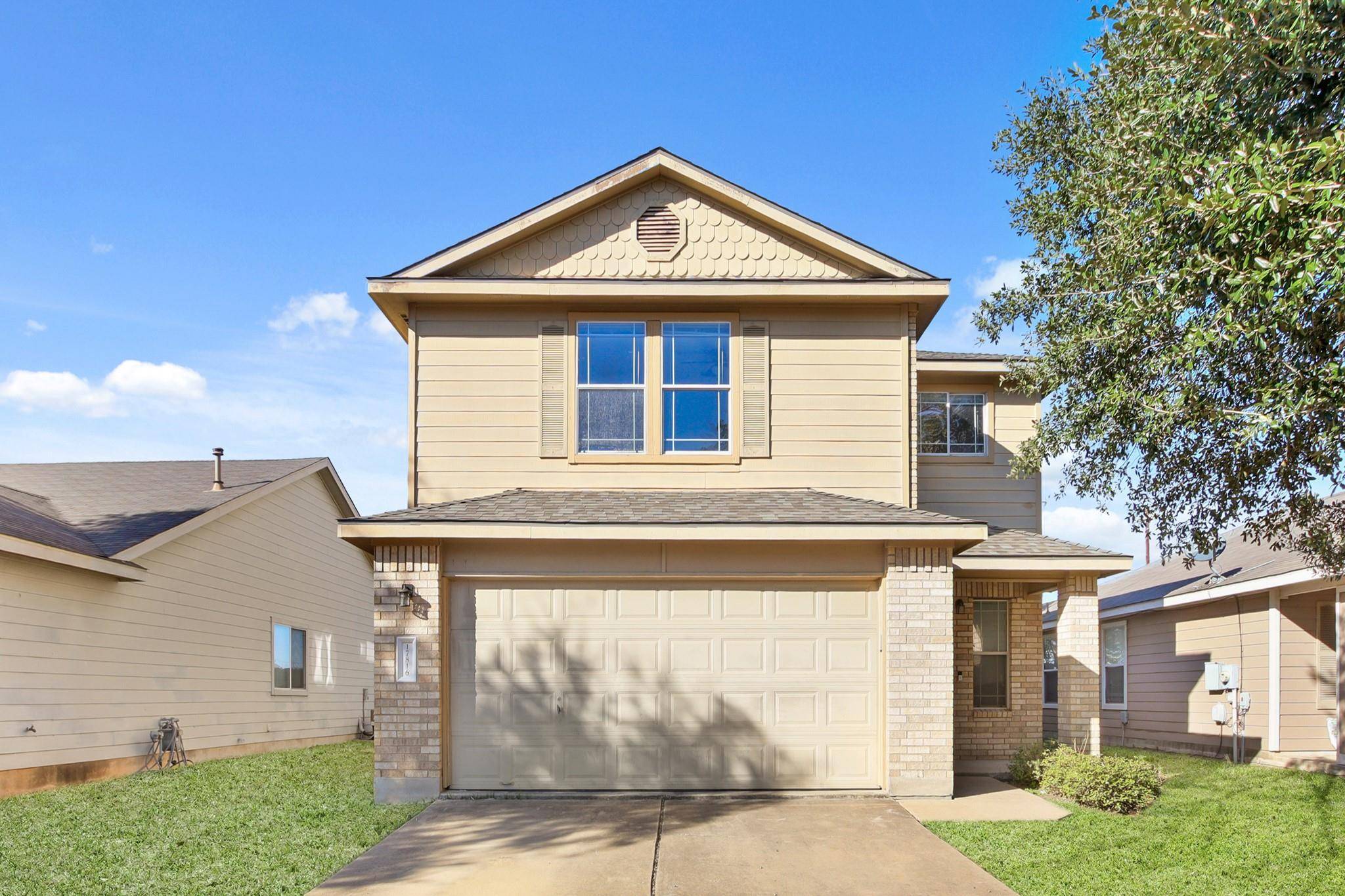 17816 Honey Locust LN, Elgin, TX 78621