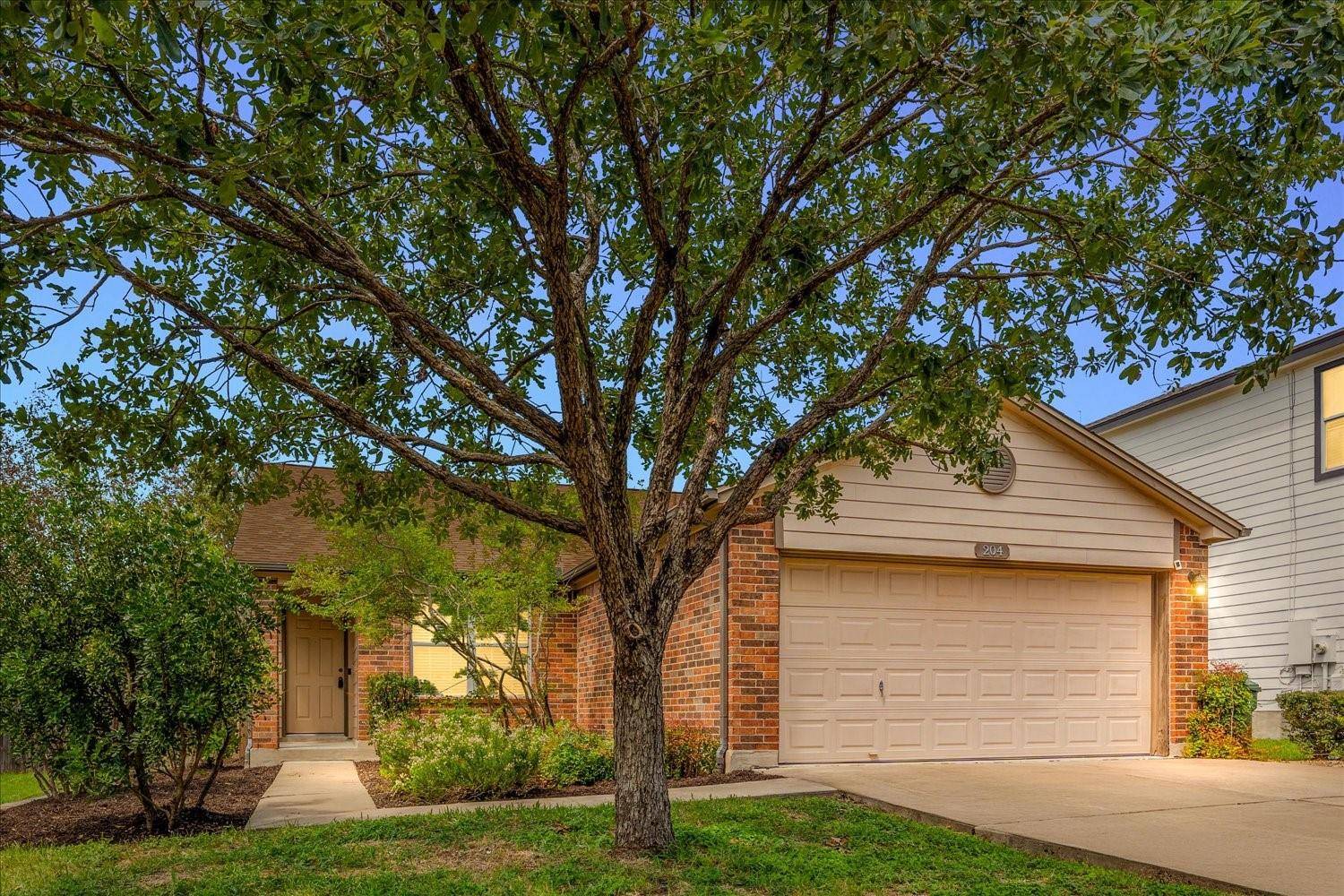 204 Capistrano DR, San Marcos, TX 78666