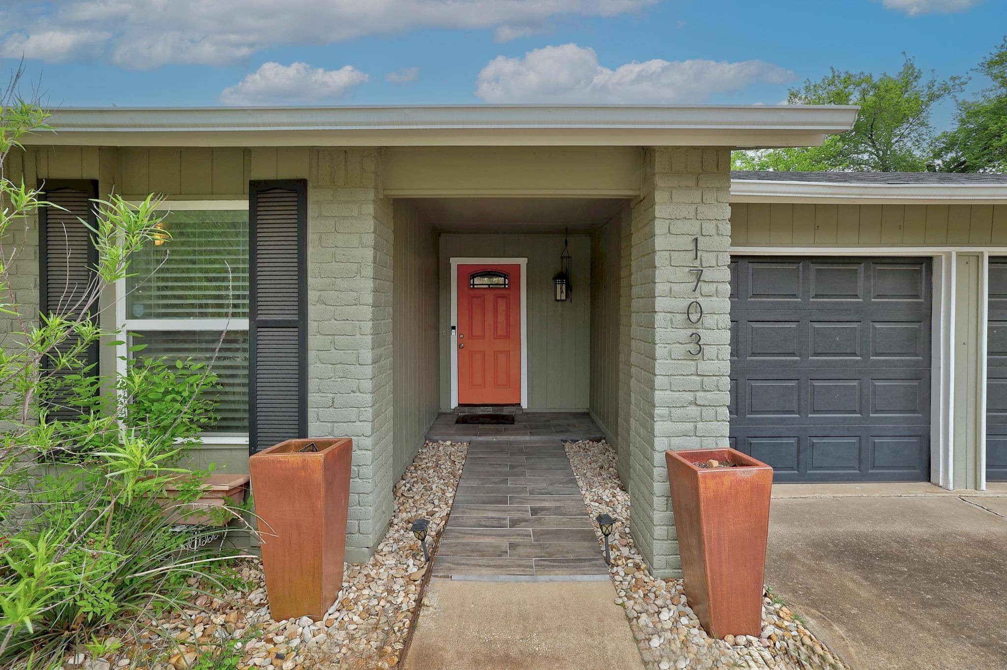 1703 Wagon Gap DR, Round Rock, TX 78681
