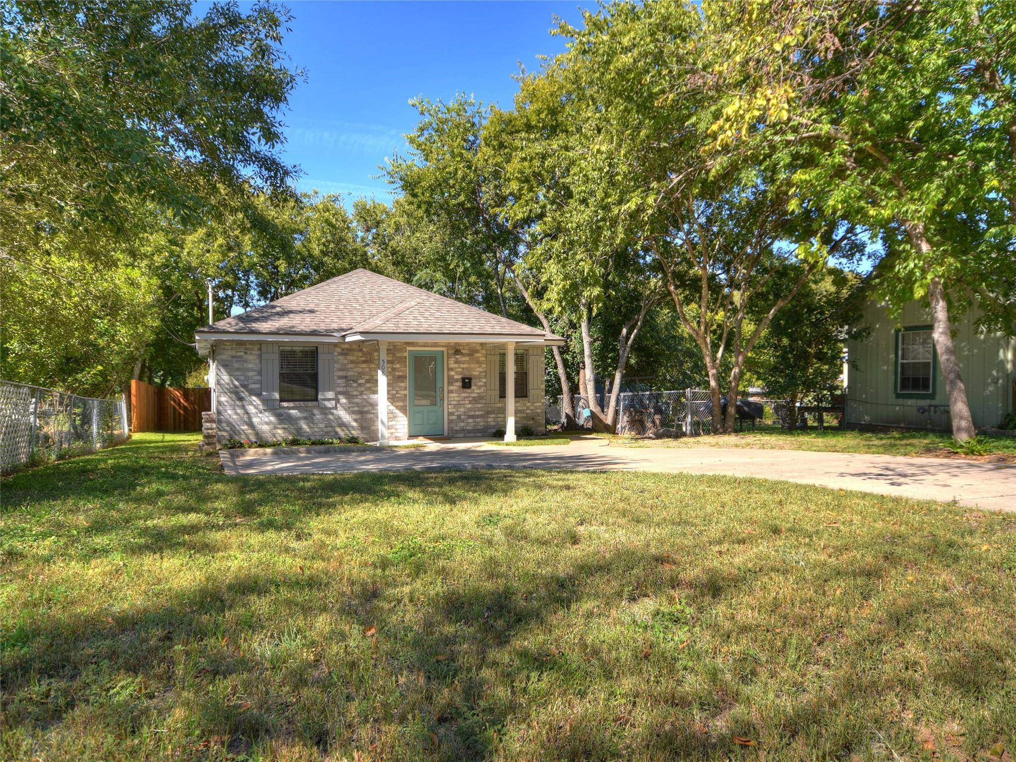508 S College ST, Georgetown, TX 78626