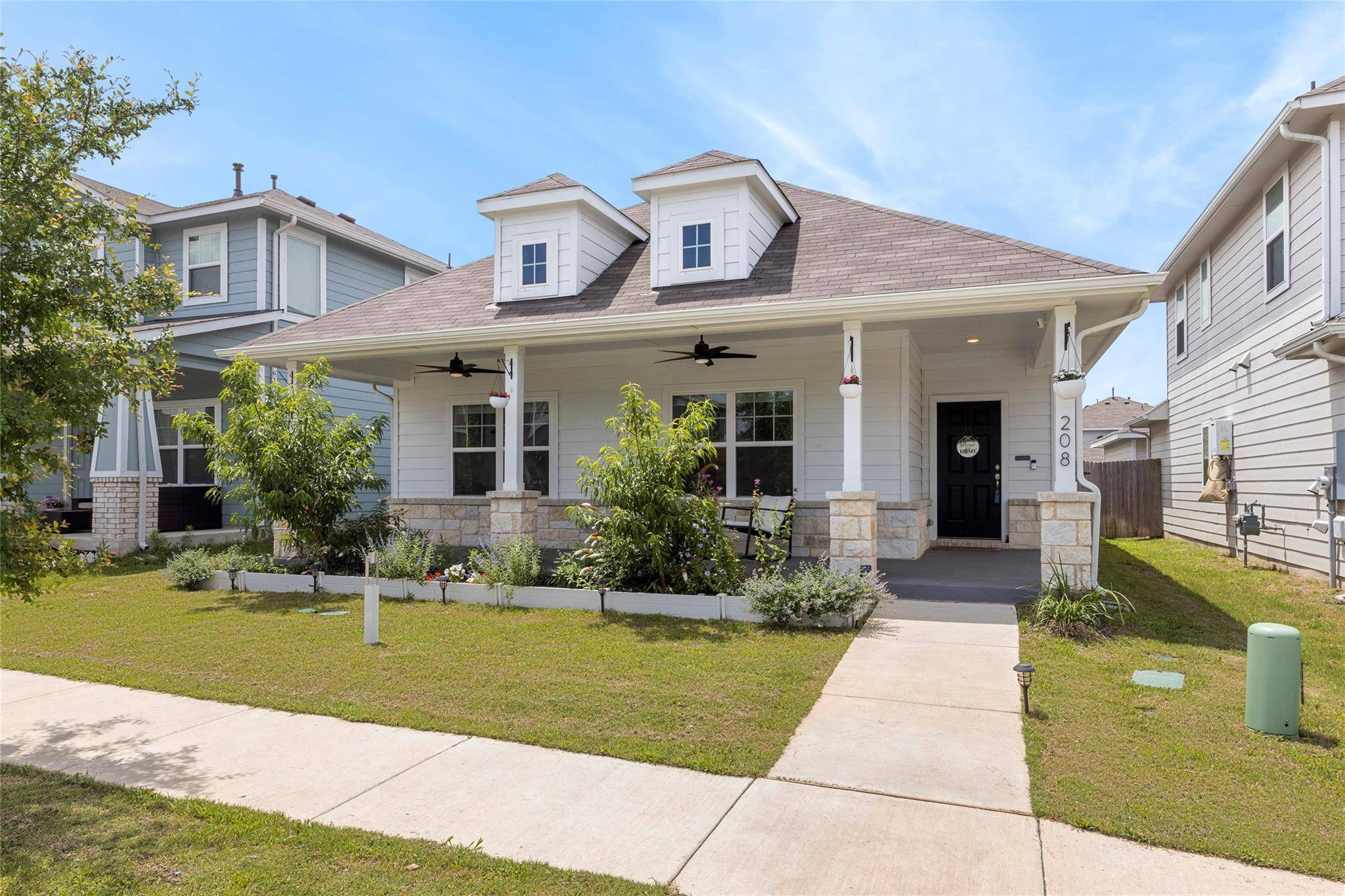 208 Bent Creek DR, Hutto, TX 78634