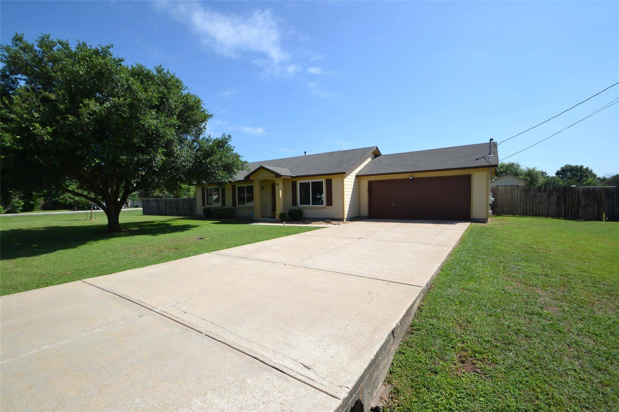 1001 Ridgemont LN, Kyle, TX 78640
