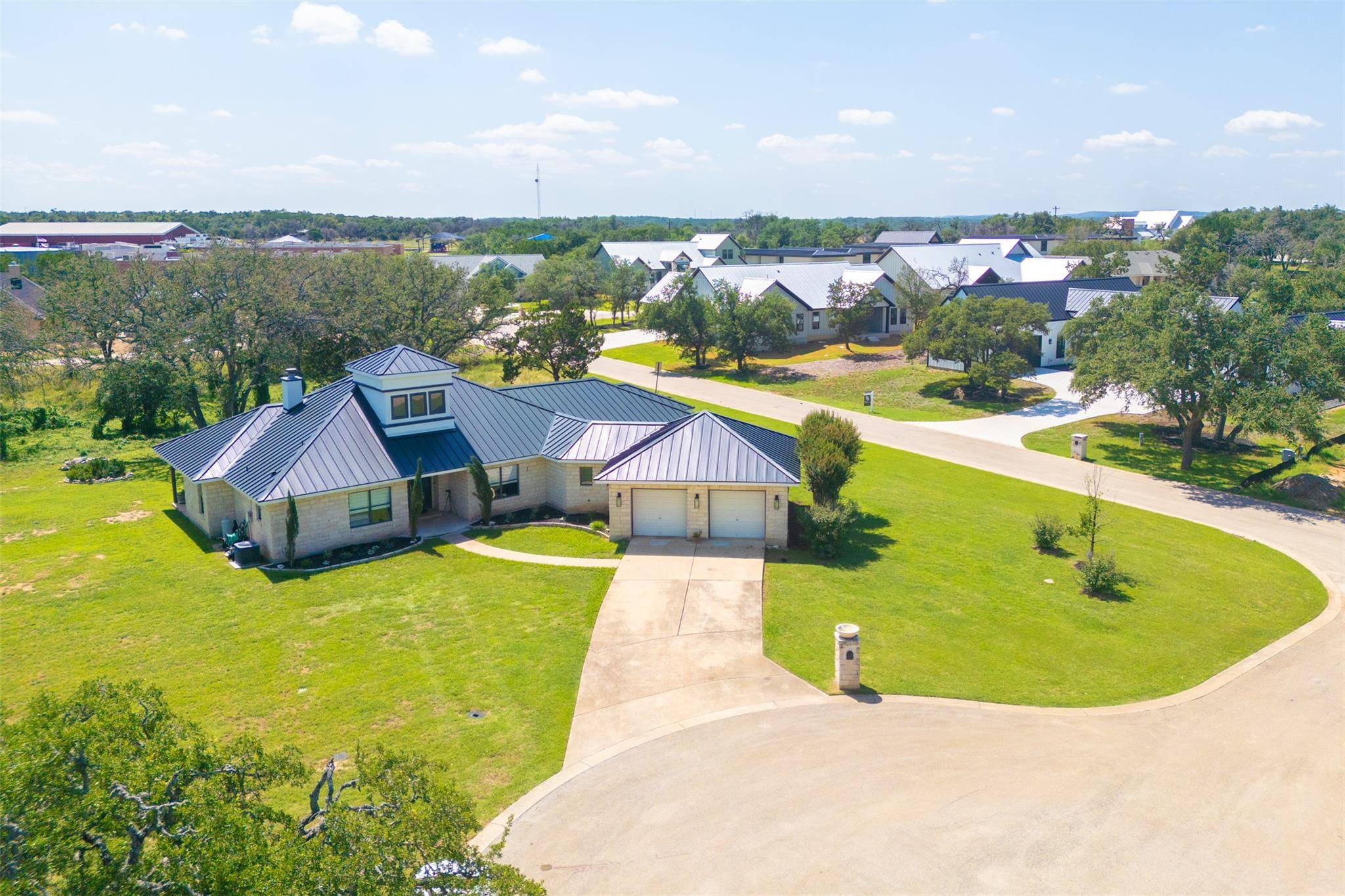 2 Squaw CIR, Wimberley, TX 78676