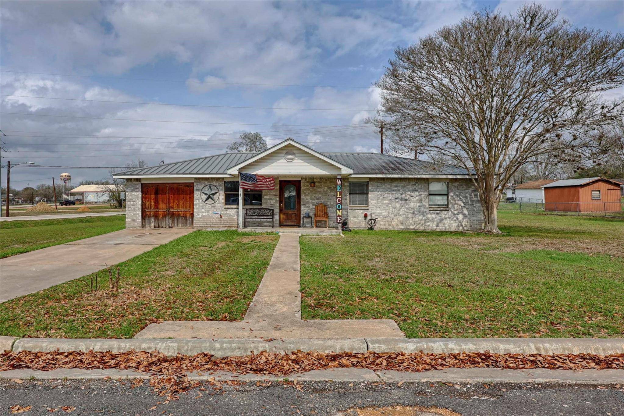 311 Klesel ST, Schulenburg, TX 78956