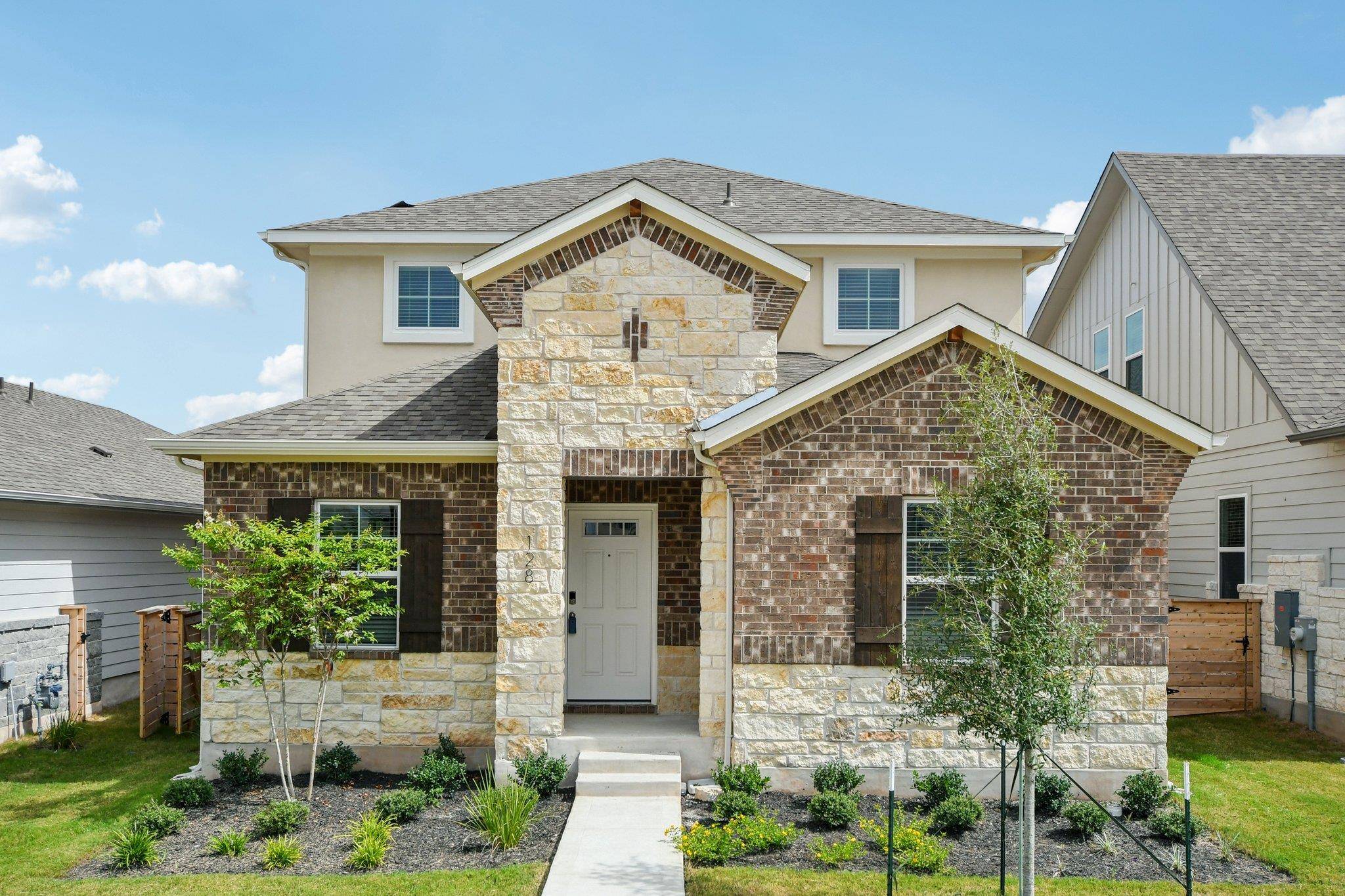 128 Zinnia LN, Hutto, TX 78634
