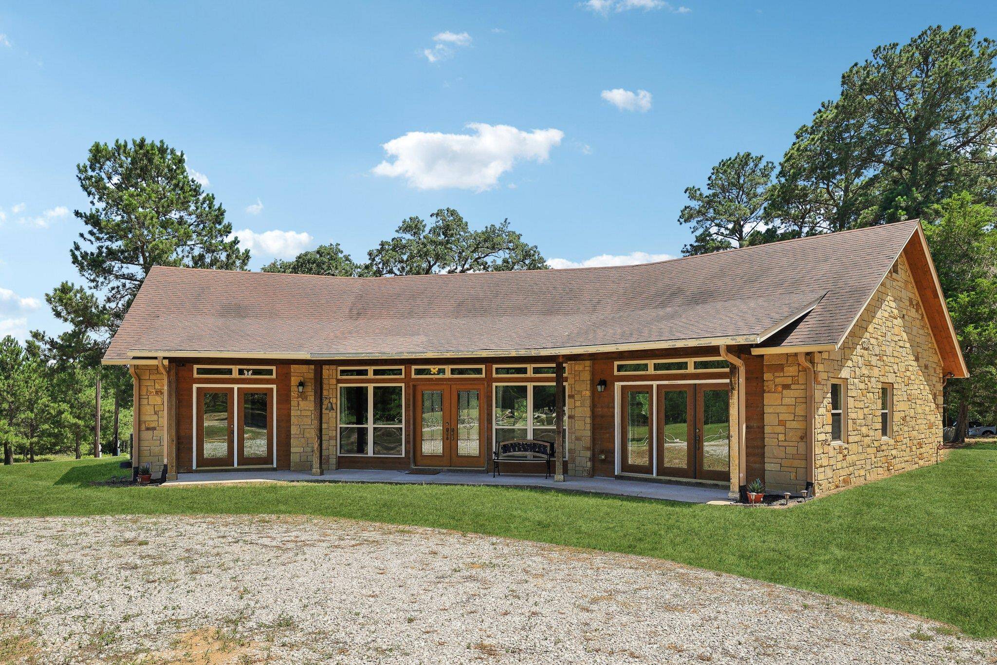 129 Country Air DR, Bastrop, TX 78602