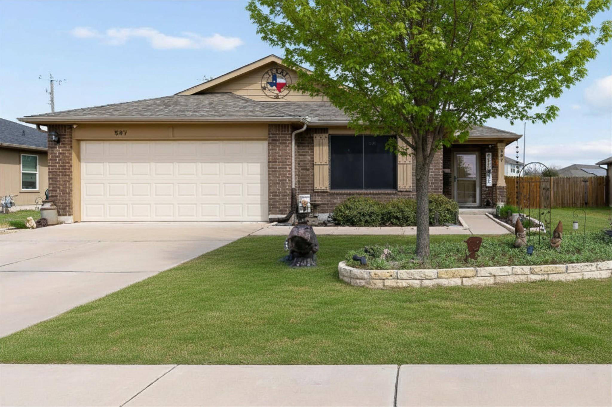 507 Luna Vista DR, Hutto, TX 78634