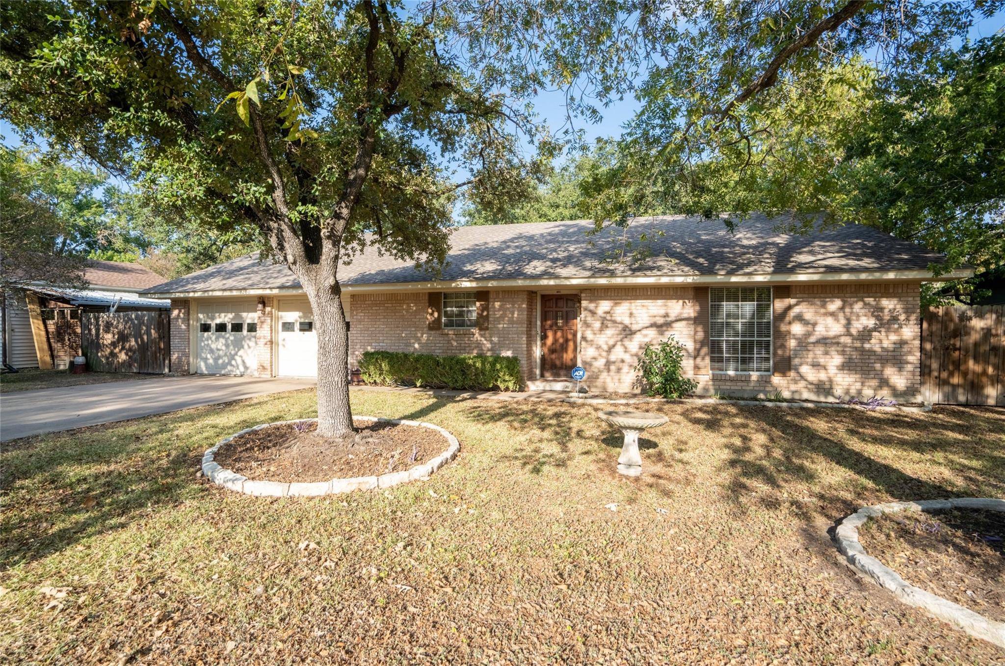 1200 Debus DR, Taylor, TX 76574