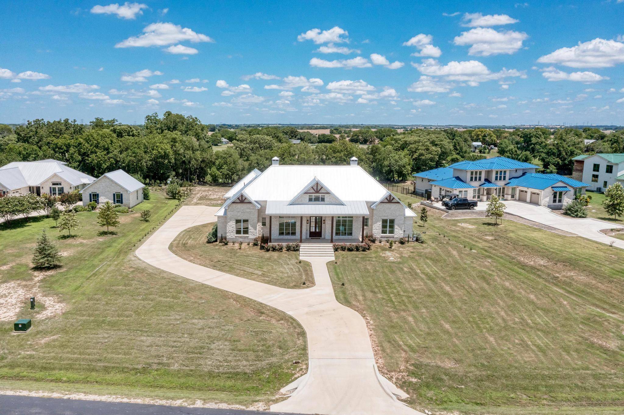 332 River Ranch CIR, Martindale, TX 78655