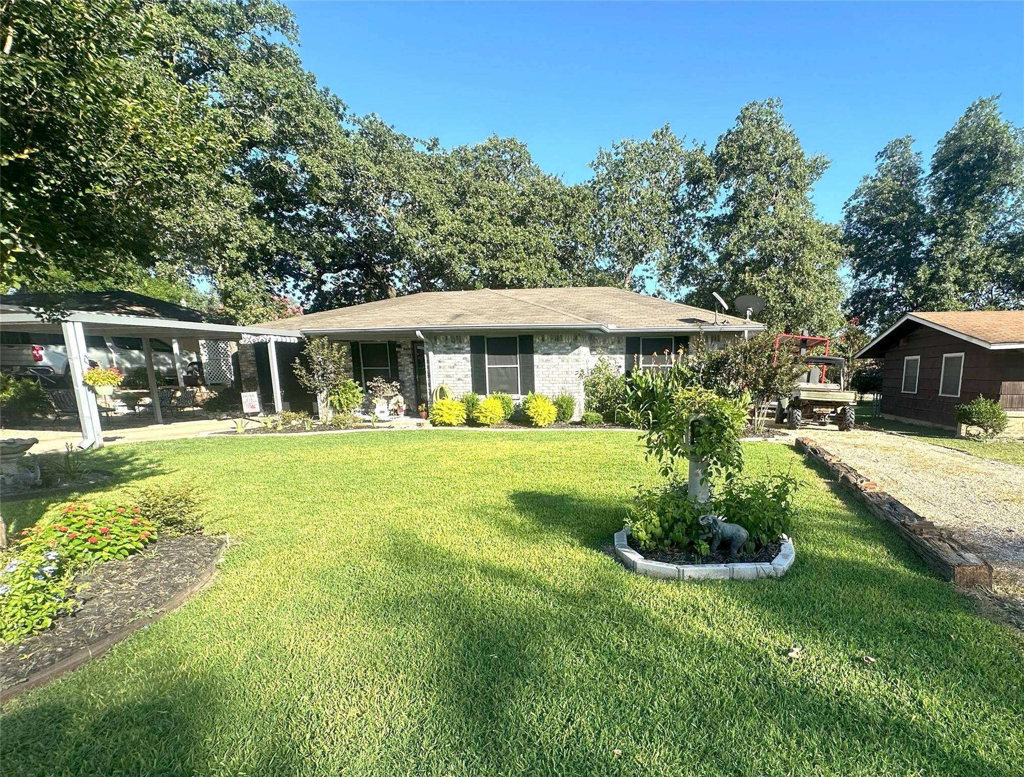 2107 Alcoa Ave, Rockdale, TX 76567