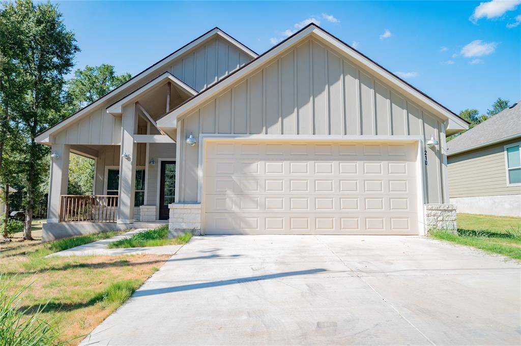 210 Lamaloa LN, Bastrop, TX 78602