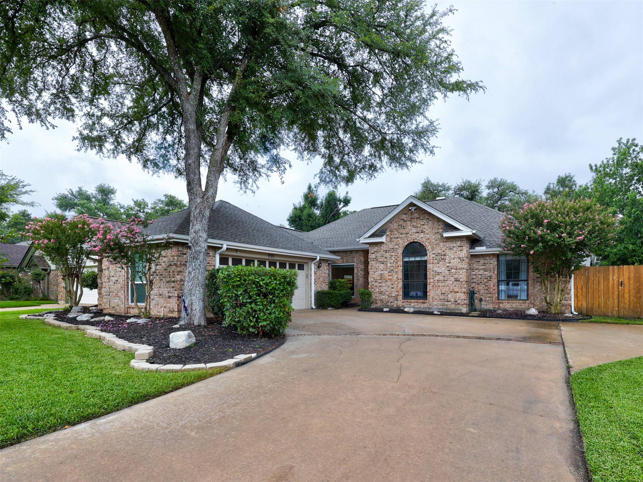 910 Blue Spring CIR, Round Rock, TX 78681
