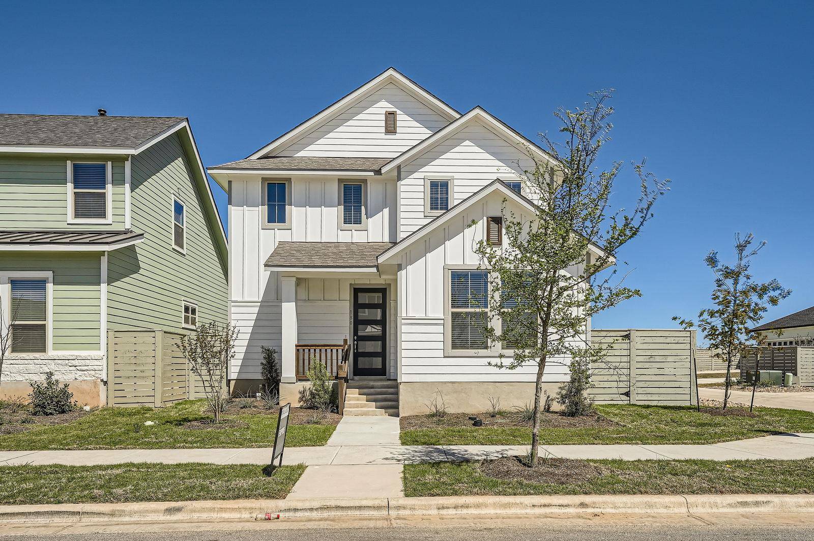 180 Weaver LN, Bastrop, TX 78602