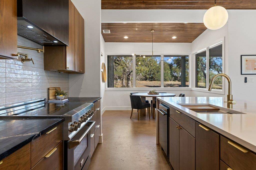 47 War Bonnet, Wimberley, TX 78676