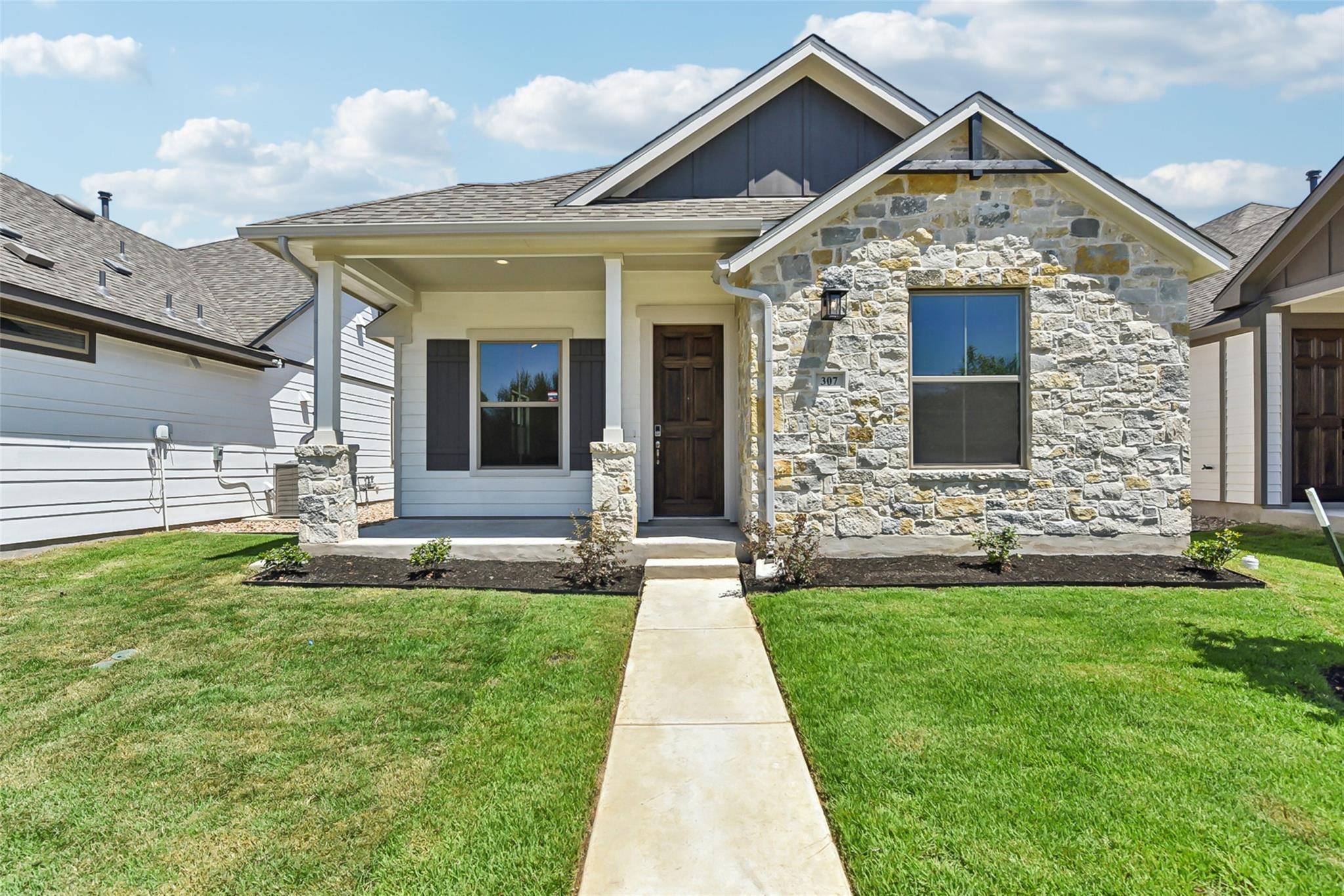 307 Orleanian DR, Buda, TX 78610