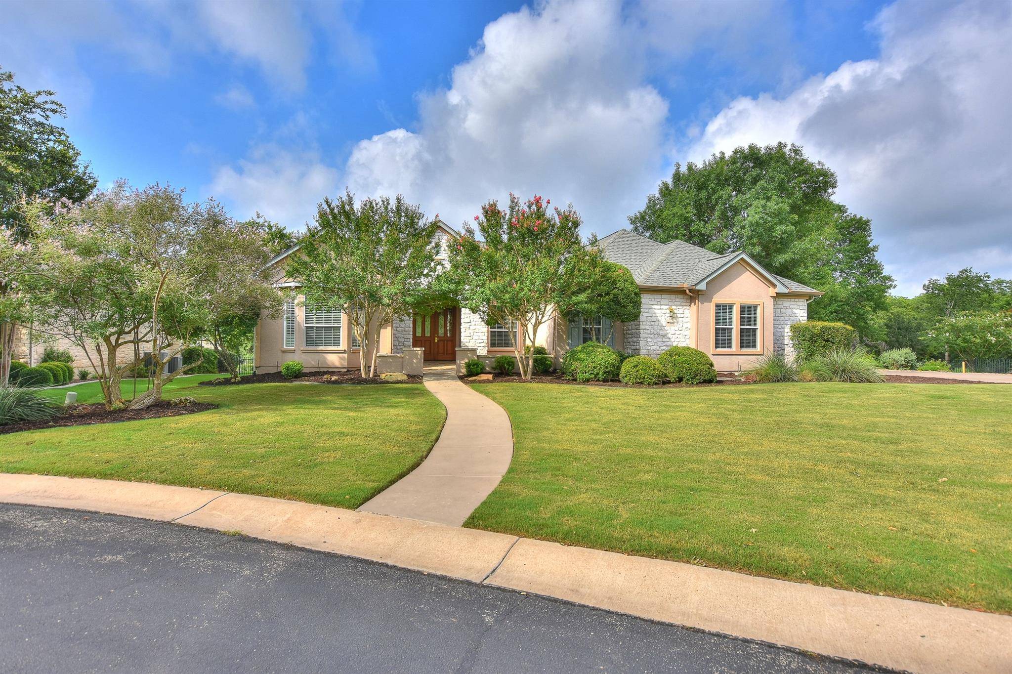 200 Cowan Creek DR, Georgetown, TX 78633