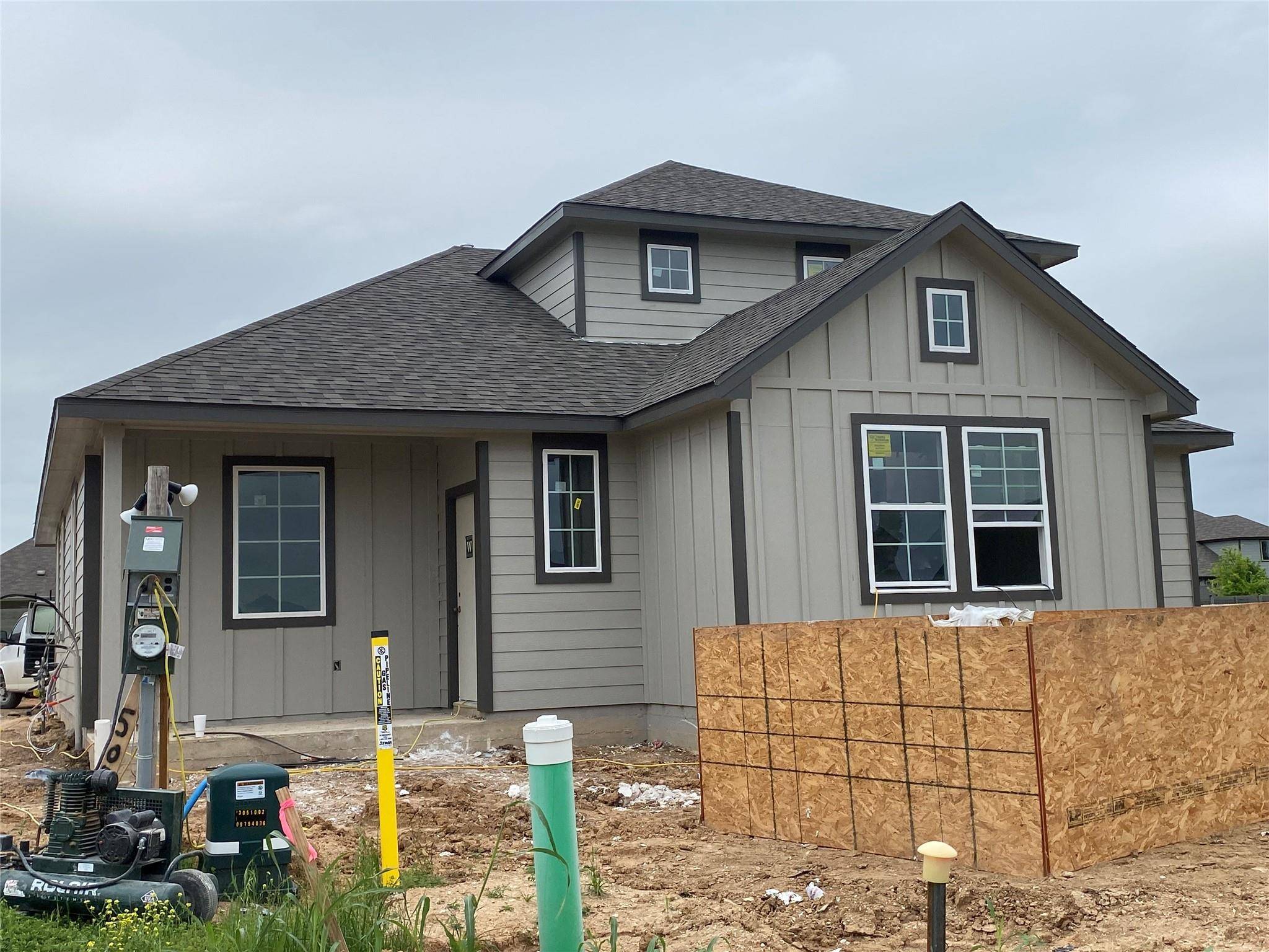500 Clearlake DR, Hutto, TX 78634
