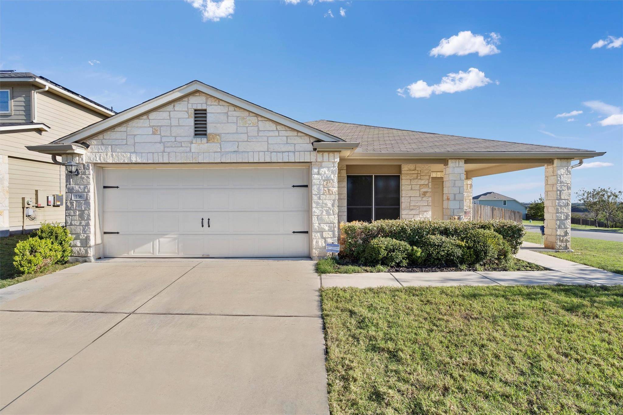 136 Sabine River DR, Hutto, TX 78634