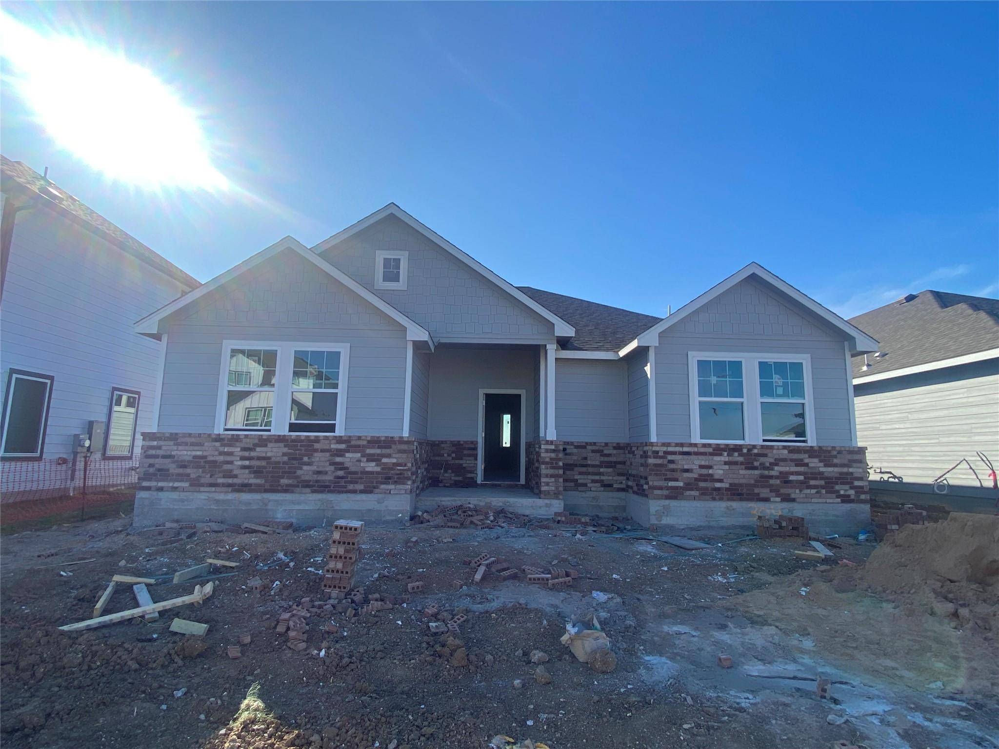 304 Ravens Crest DR, Hutto, TX 78634