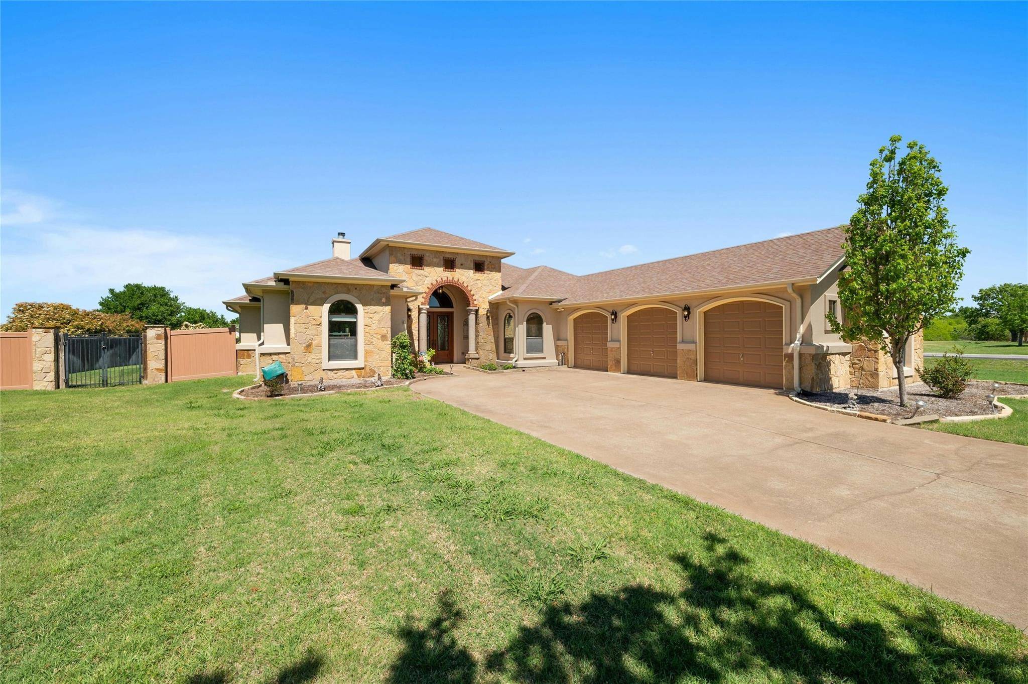 100 Oak Plaza DR, Georgetown, TX 78628