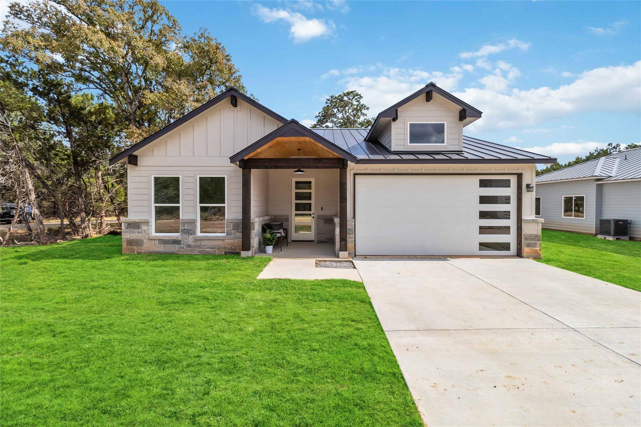 16 Stardust CIR, Wimberley, TX 78676