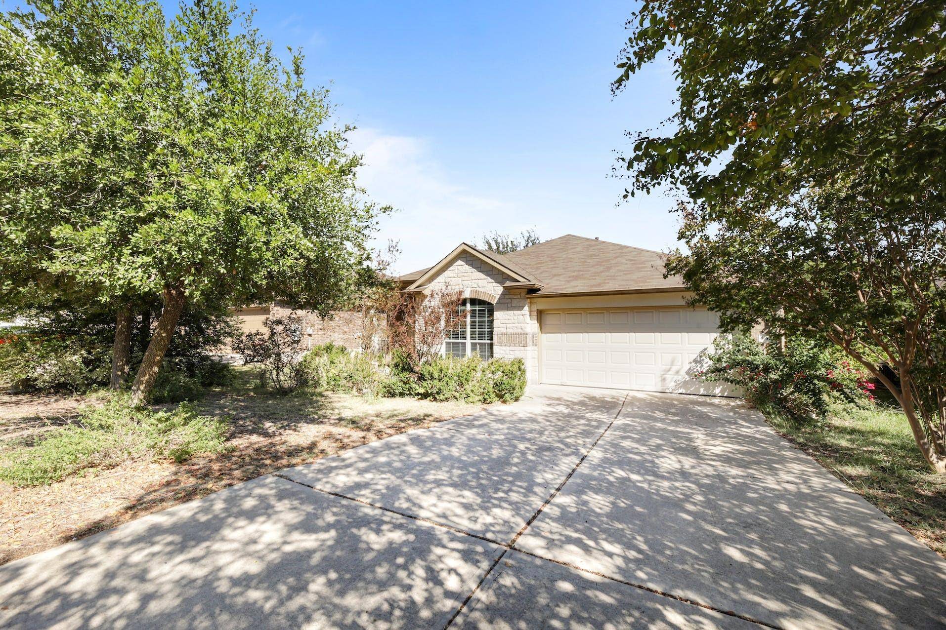 132 Poplarwood DR, Kyle, TX 78640