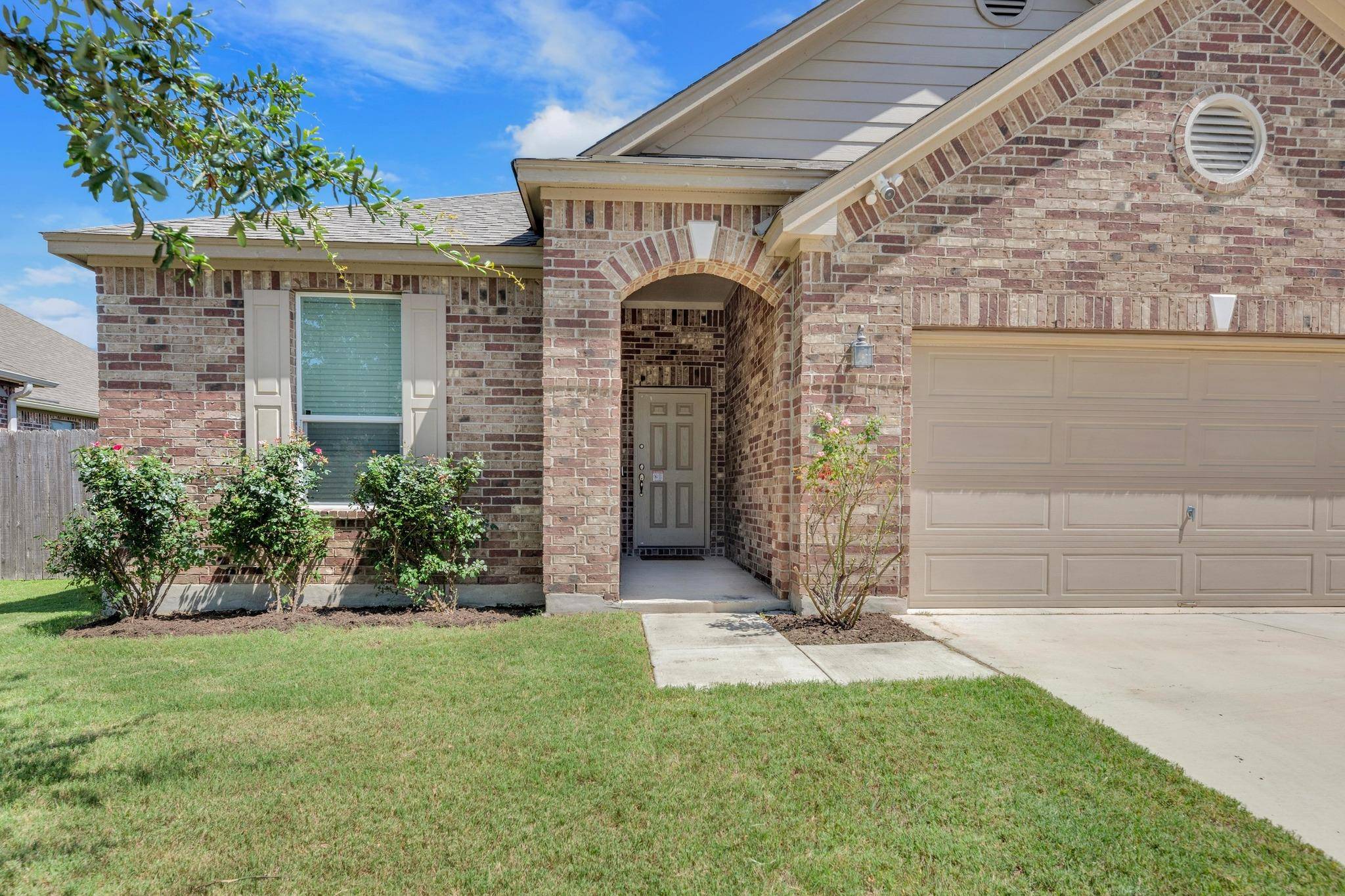 136 Everglades Ave, Taylor, TX 76574