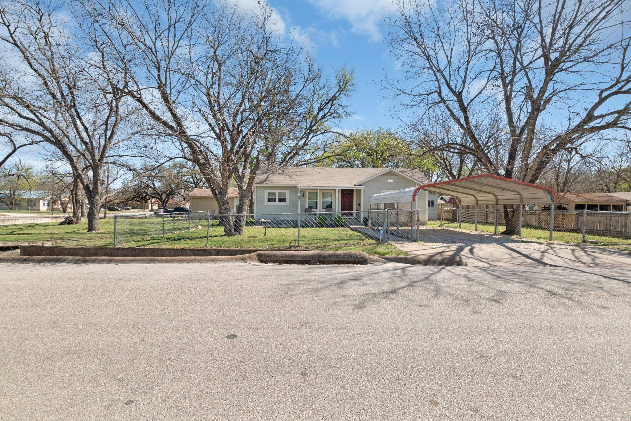 404 W Avenue B, Lampasas, TX 76550